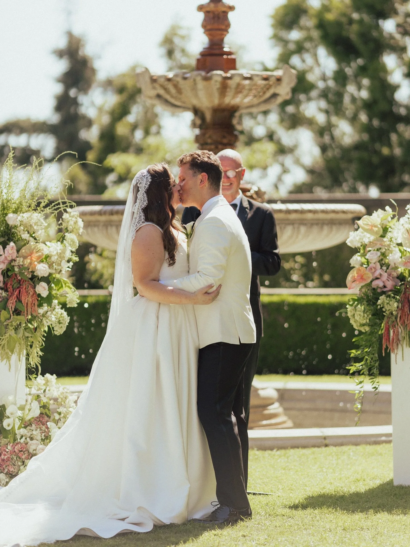 A glimpse of Kelly + Serge’s summer wedding filled with live music and the best company β¨
Beautifully captured by @brogenjessup πΈ
Venue: @greystonebh
Planner: @silkandribbon_events
Rentals: @mtb_event_rentals
Catering: @fundamentaldtla
Fl
