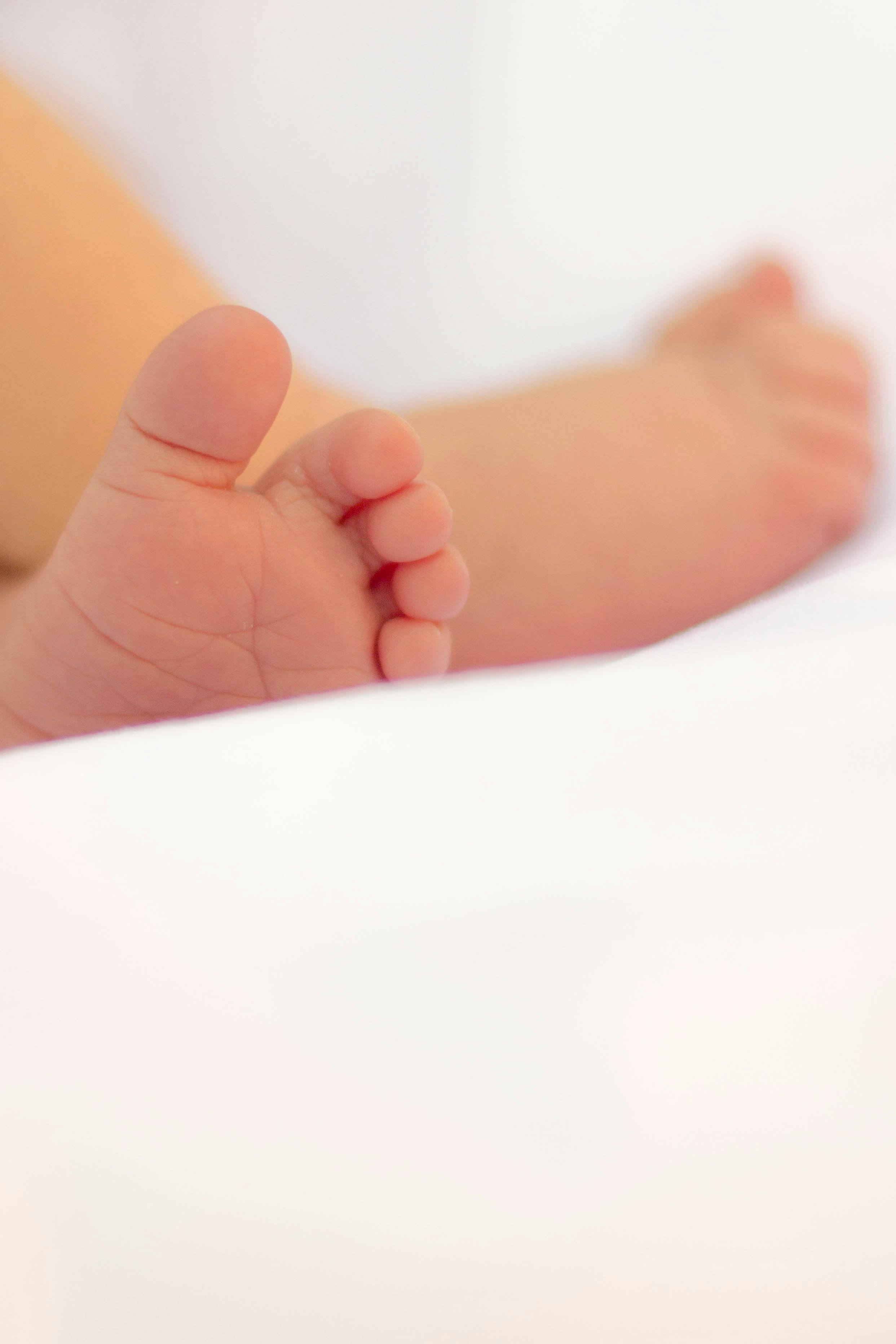 &nbsp;Is Surrogacy Right for You? Signs to Look For and How to Decide