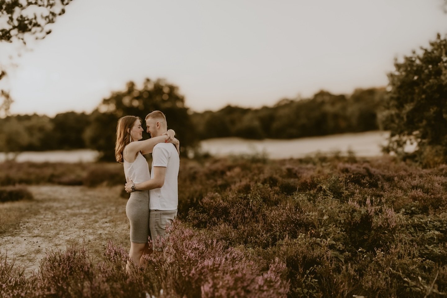𝐖𝐢𝐧 𝐞𝐞𝐧 𝐟𝐨𝐭𝐨𝐬𝐡𝐨𝐨𝐭 𝐧𝐚𝐚𝐫 𝐤𝐞𝐮𝐳𝐞 𝐭𝐞𝐫 𝐰𝐚𝐚𝐫𝐝𝐞 𝐯𝐚𝐧 &euro;𝟐𝟓𝟎! 🎁✨

Je kunt kiezen uit een gezin- zwangerschap- newborn- motherhood- of loveshoot. 

Waarom? Gewoon omdat het kan &eacute;n omdat ik het leuk vind om iets 