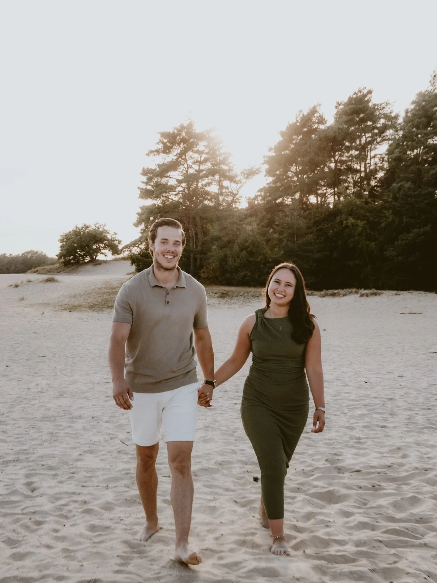 Love captured 📸

Mag ik in 2026 jullie verhaal vastleggen? Of het nu een gezinsshoot, loveshoot, zwangerschapsshoot of newbornshoot is, ik leg jullie bijzondere momenten met liefde vast. Stuur een berichtje voor de mogelijkheden &ndash; wie weet tot