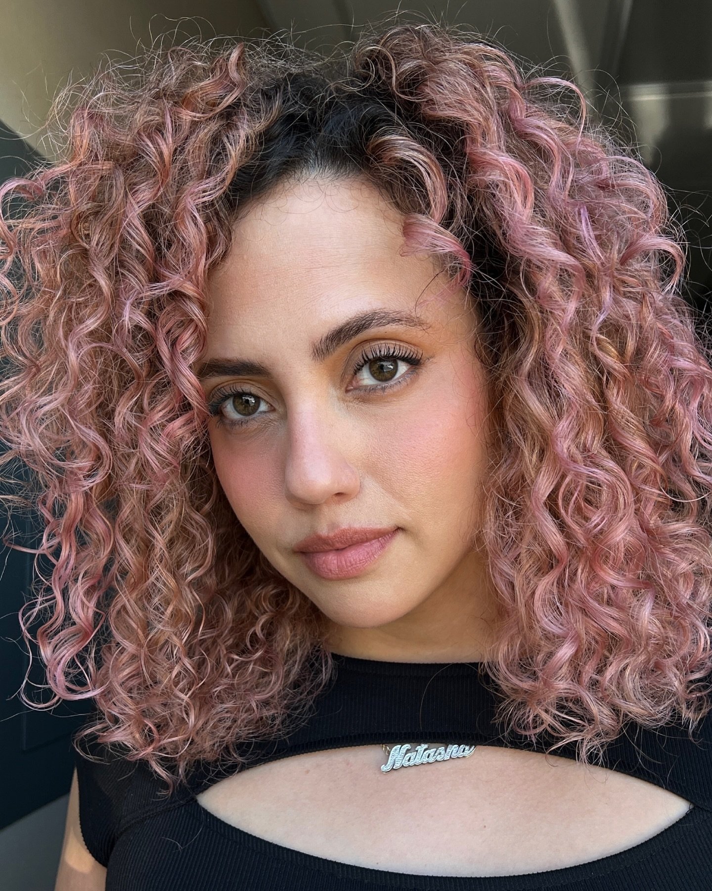 Spicy &amp; pink 

Using @wellahairusa #shinefinity 

#pinkcurlyhair #newcurlytrends #curlyhairmagic 
#curlypinkhair #curlygirl #curlycommunity #curlyhairocala #curlyhairkillas #rosicurls