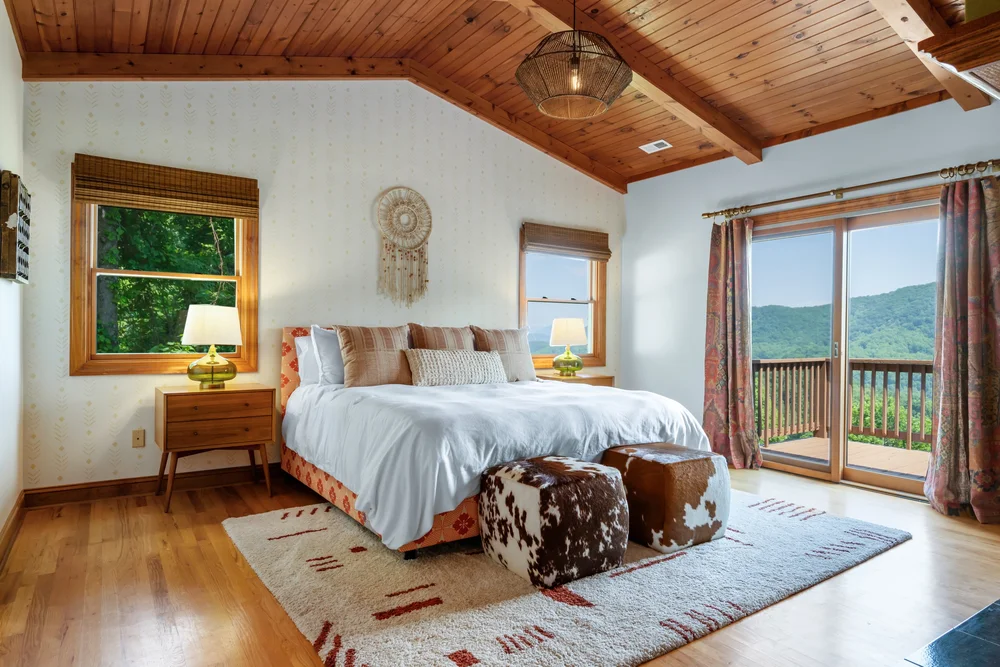 primary bedroom (1).jpg