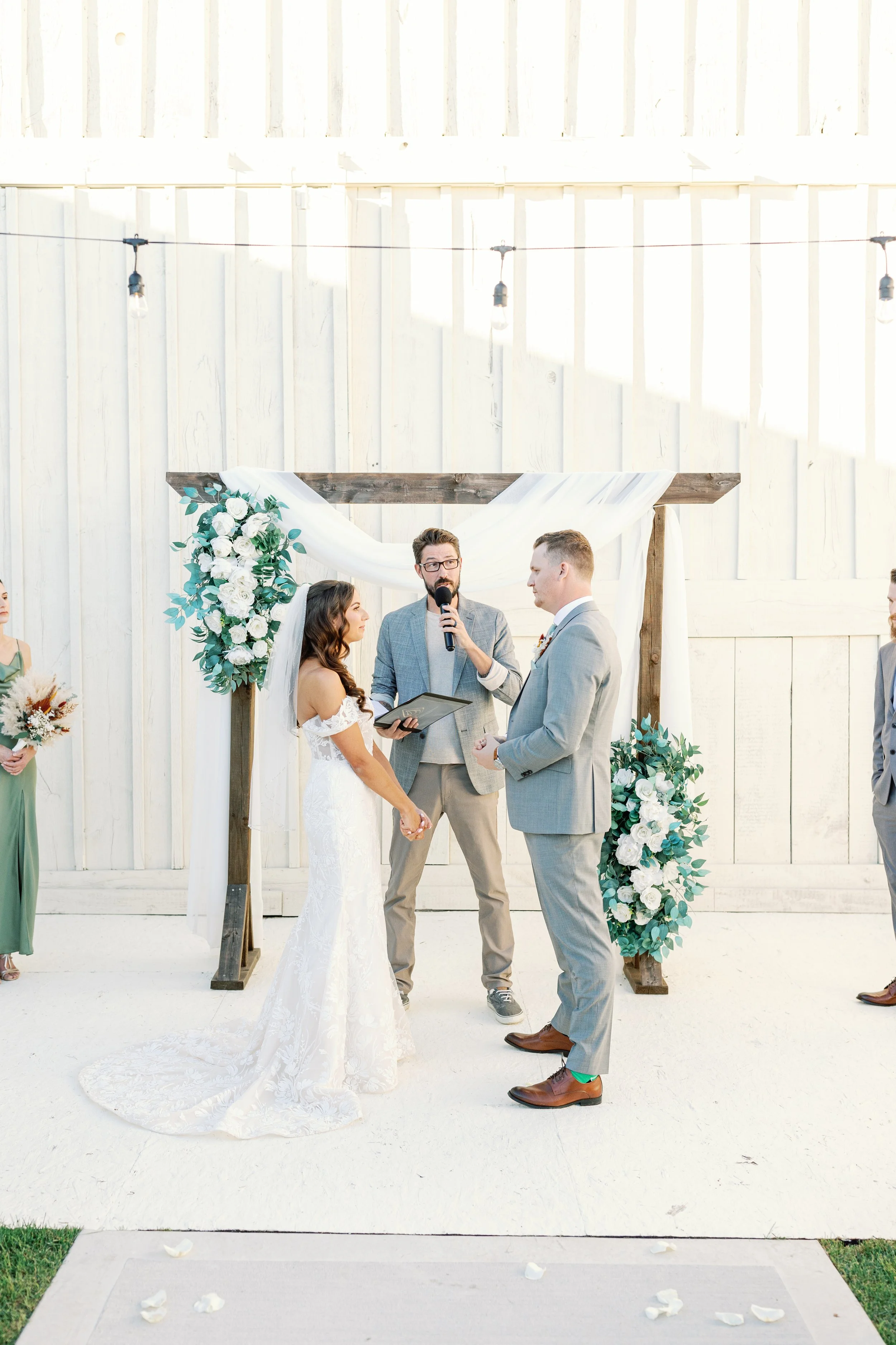 Offianct Captain wedding officiant | Honestweddingadvice.com