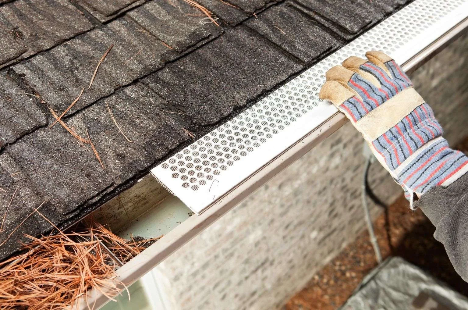 Gutter-Guard-Installation.jpg