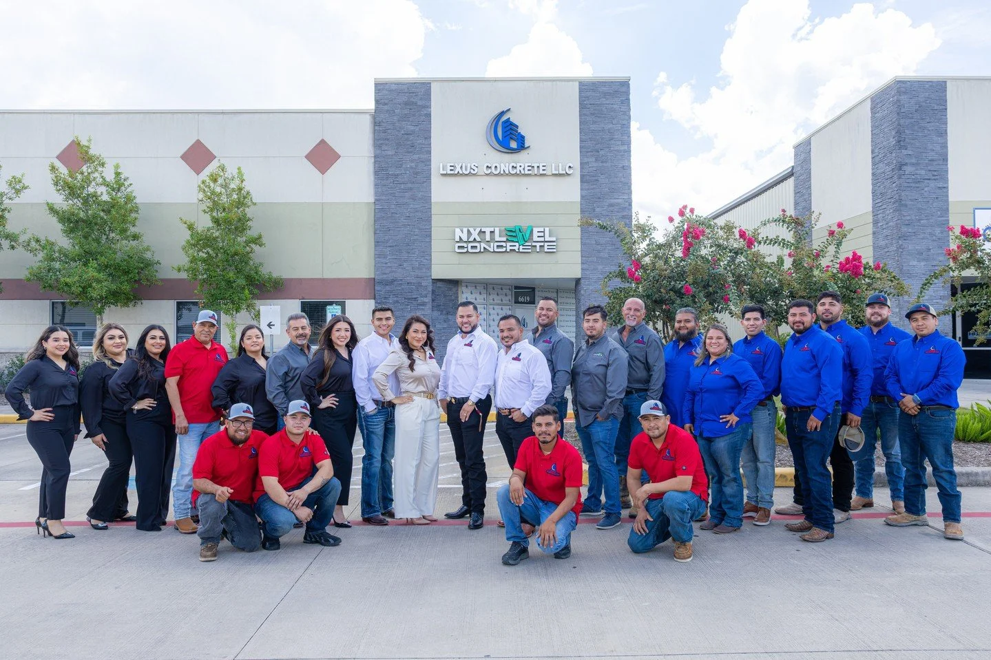 Behind every slab we pour is a crew that shows up, works hard, and gets it done. 👷&zwj;♂️👷&zwj;♀️ Proud of the team that makes it all possible.⁠
⁠
📲 (832)688-8378⁠
🖥️ lexusconcrete.com⁠
⁠
#houstonconcretecontractor #houstoncontractor #houstonconc