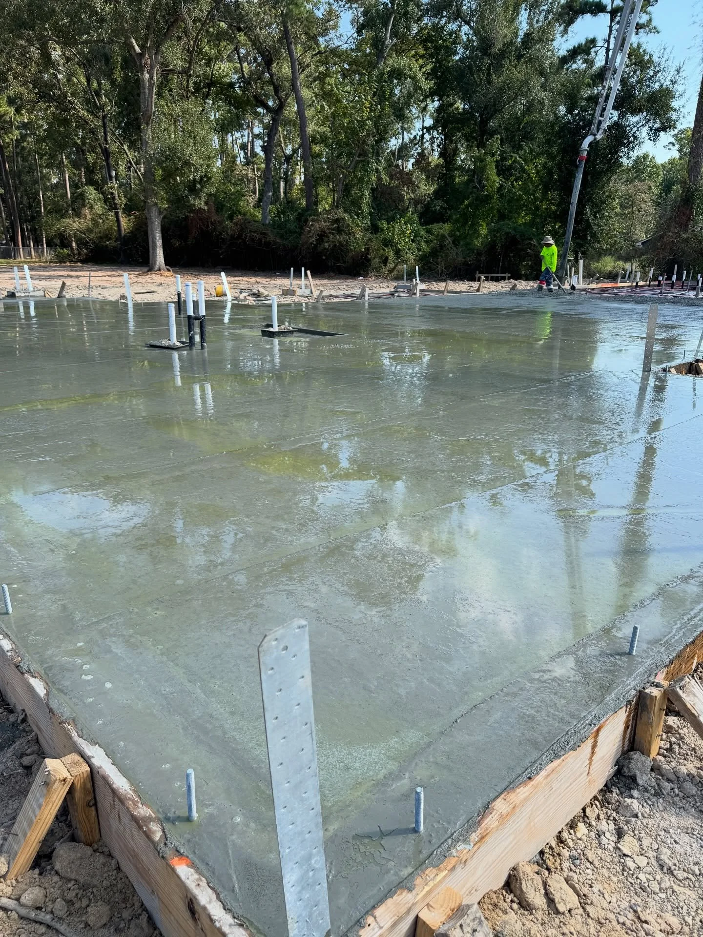Every strong finish starts with the right foundation 👷&zwj;♂️💪 Swipe to see how our team transformed this space from start to finish.⁠
⁠
📲 (832) 688-8378
🖥️ lexusconcrete.com
⁠
#LexusConcrete #HoustonConcrete #HoustonConstruction #TexasContractor