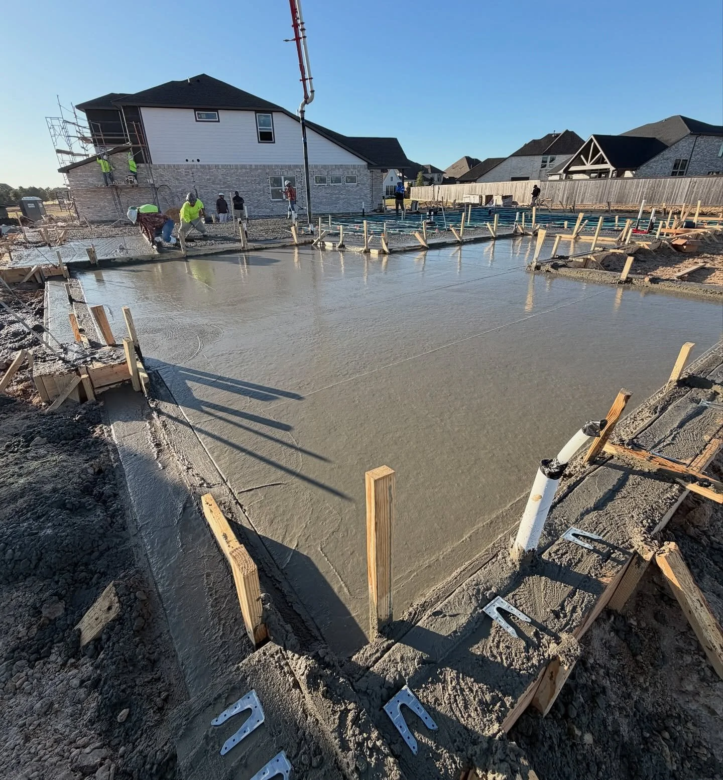 Strong results begin with solid prep. Swipe to see the before of this residential pour taking shape.

#LexusConcrete #TexasConcrete #ConcreteWork #ResidentialConstruction #HoustonContractors