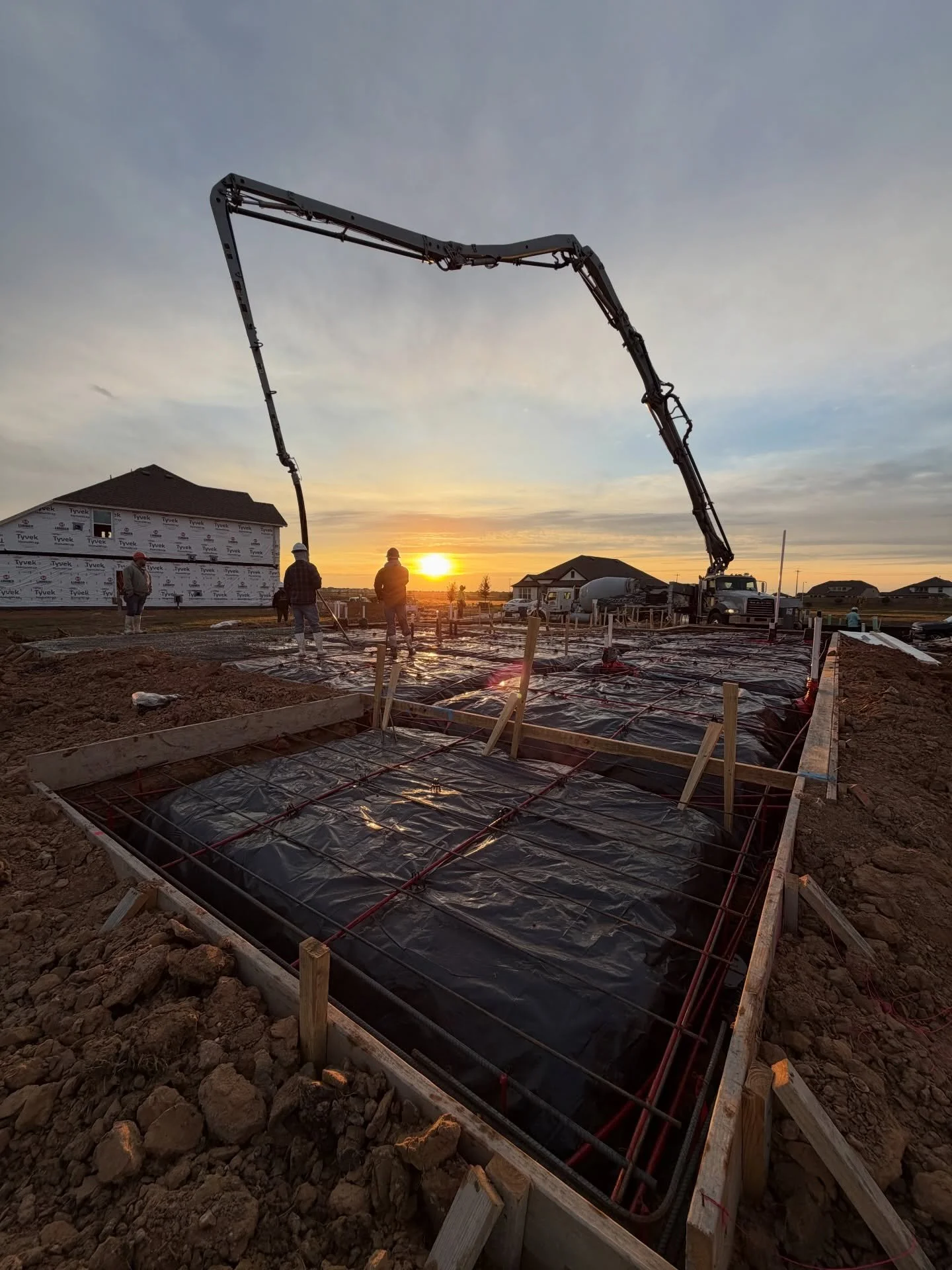While the city sleeps, we&rsquo;re already building. 👷&zwj;♂️Early mornings, solid results. 🚧

📲 (832)688-8378
🖥️ lexusconcrete.com