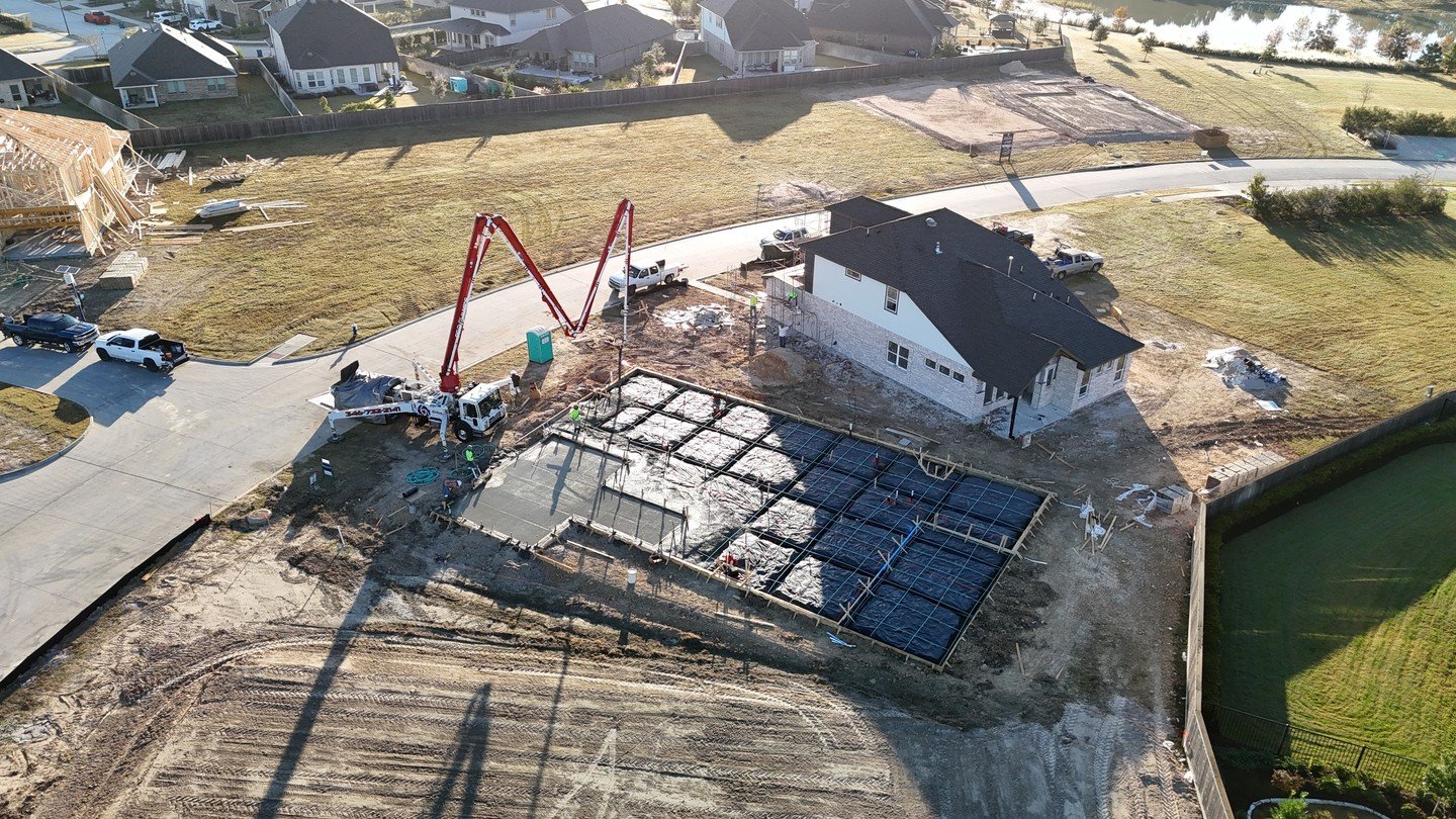 Hiring a concrete contractor? Here are the things that actually matter: ⁠
⁠
✅ A portfolio of past work⁠
✅ Proper licensing and insurance⁠
✅ Clear communication⁠
✅ and a detailed written estimate⁠
⁠
A good contractor will never rush you or pressure yo