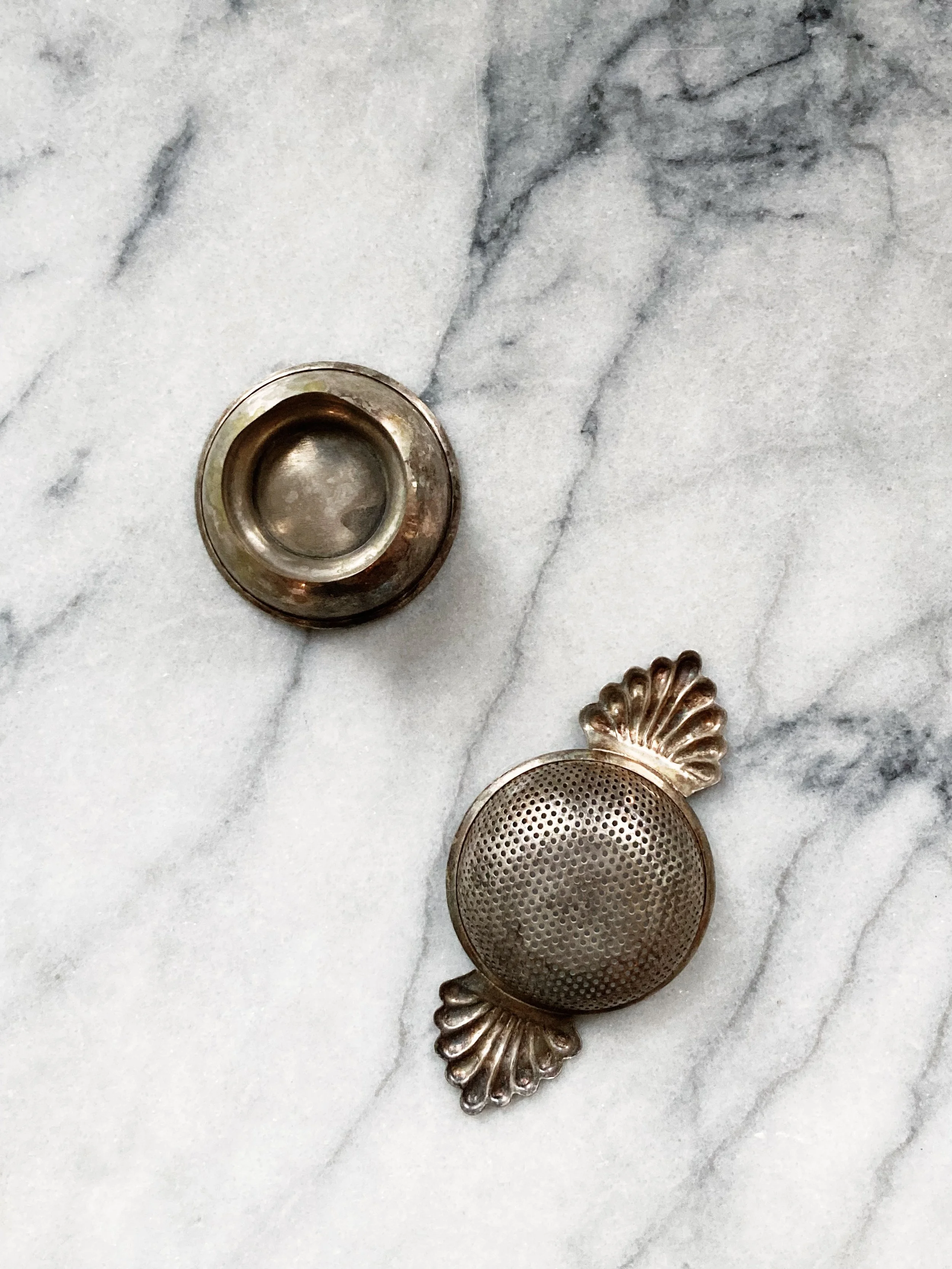 marble & milkweed | vintage shell handle tea strainer set 7.JPG