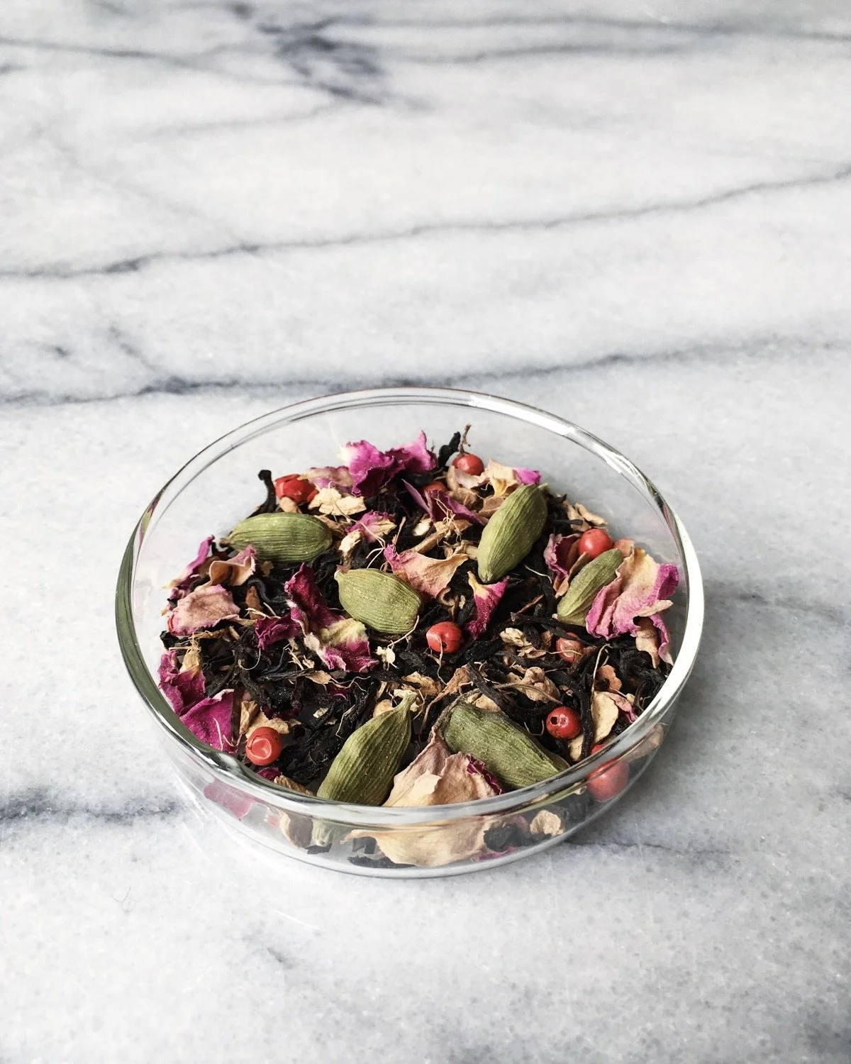{ our rose &amp; cardamom assam } 💕

heirloom organic black tea scented with flowers &amp; spice to lift the spirit!

*Assam black tea, *sweet cinnamon, *cardamom, *rose petals, *pink peppercorns, *ginger, *vanilla (*organic)

{ ritual } 🫖

1-2 tbs