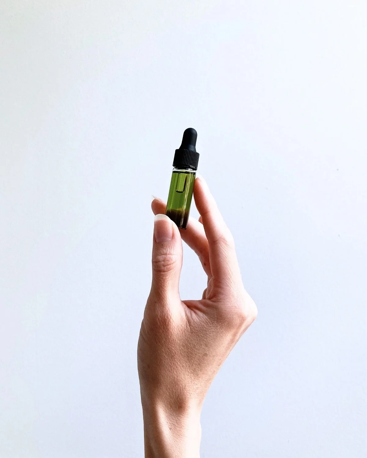 just blended!

{ our balancing serum }

gracefully restores a sense of calm and equilibrium to the skin ⚖️

with organic oils of jojoba, camellia seed, moringa, pumpkin seed &amp; cranberry seed, and infusions of sustainably harvested organic frankin