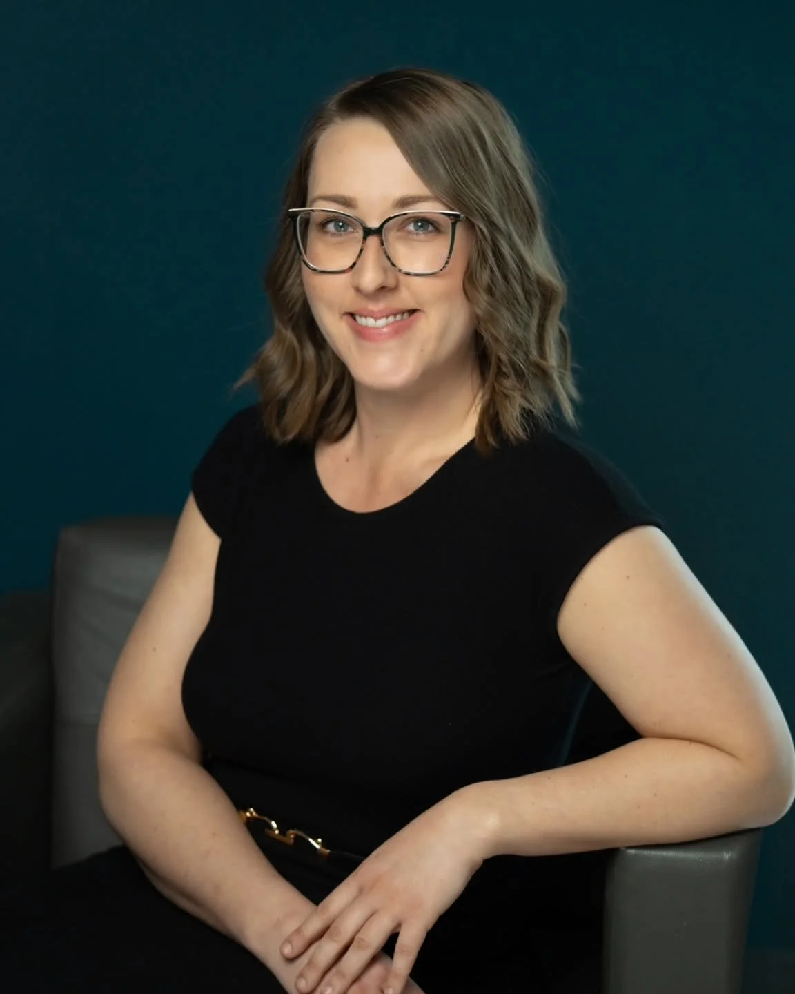 Meet Chelsea, Registered therapeutic counsellor 💛

Chelsea has built her practice around something she knows to be true - grief rarely arrives alone. It moves through families, shifts relationships, and creates a ripple of secondary losses. She brin