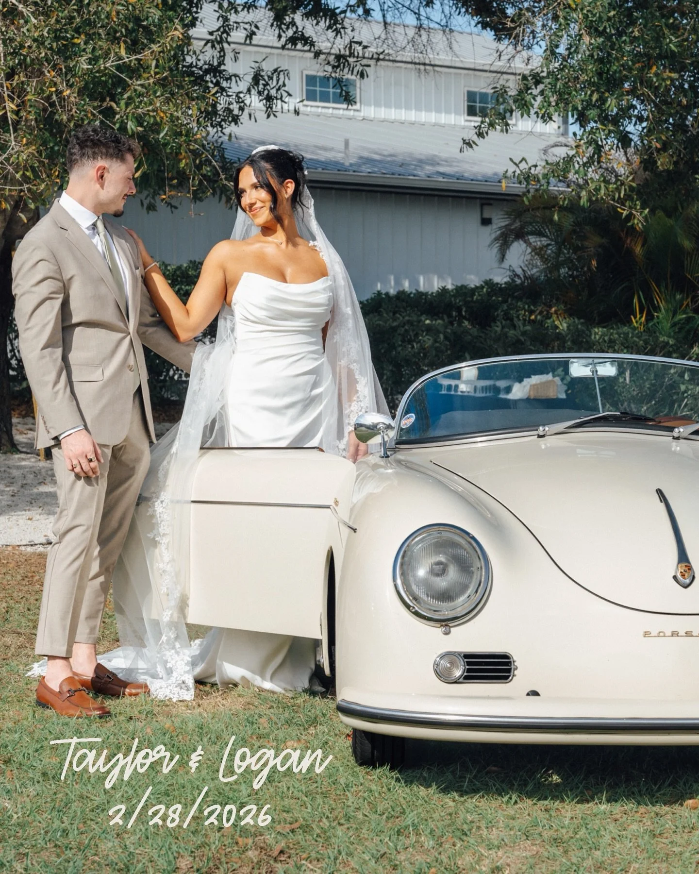 Is it even a wedding day without a Porsche 356 Speedster?

#Wedding #WeddingPhotographer #Porsche #PorscheClassic #SonyAlpha