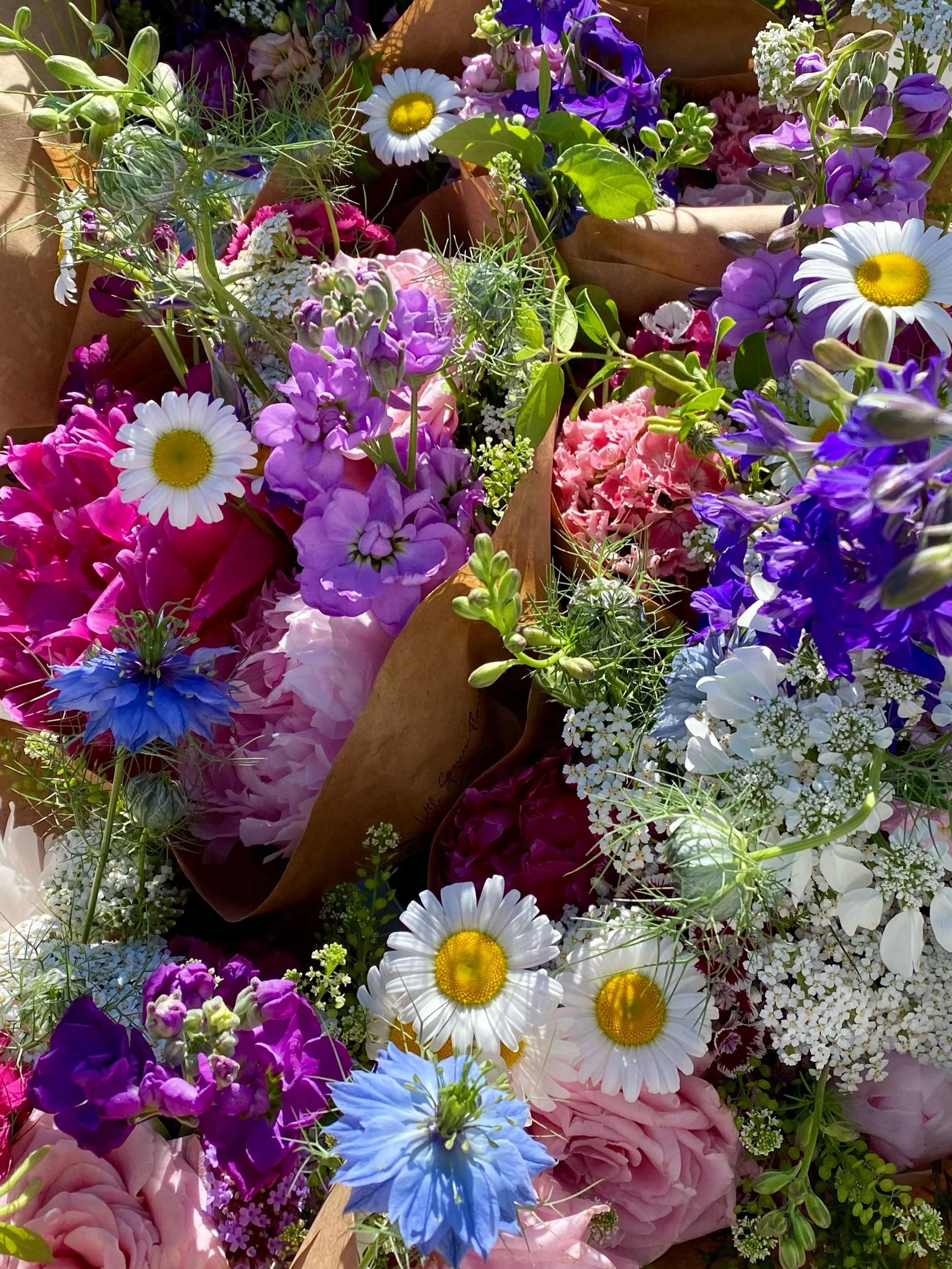 Mother&rsquo;s Day peony, garden roses and a mix of other beautiful blooms in these bouquets just dropped at Whole Foods Knoxville!!
@wholefoods