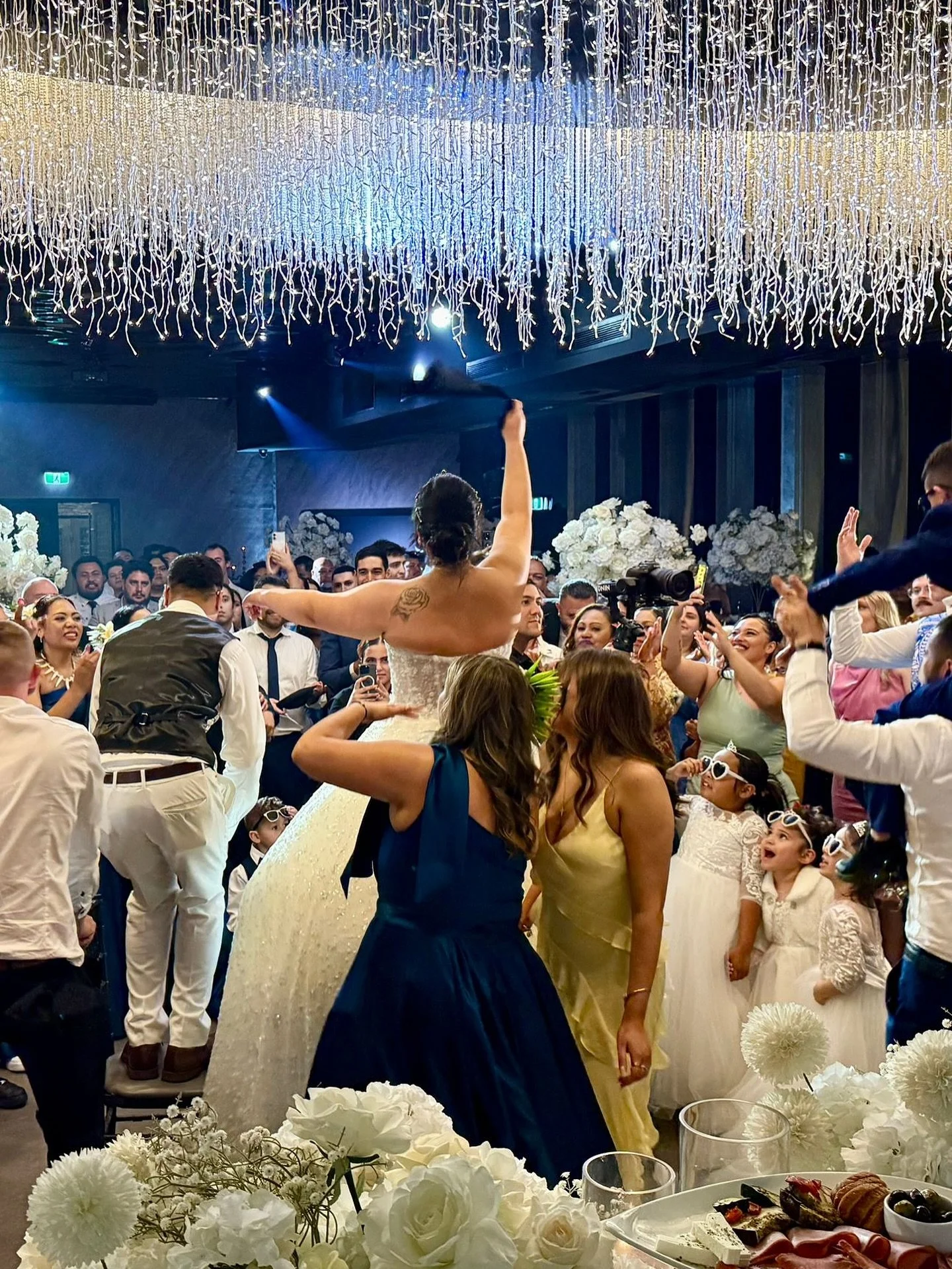 When the Dj dropped the beat and the bride @ Groom Rocked the place !!!
Congratulations to Michael &amp; Michelle on their special day!!!! @euphoriaphotography @jikentertainment @deejayjimmyv
@ekoulos
Singer: @jordankoulos @rose.diab.makeup @_konstan