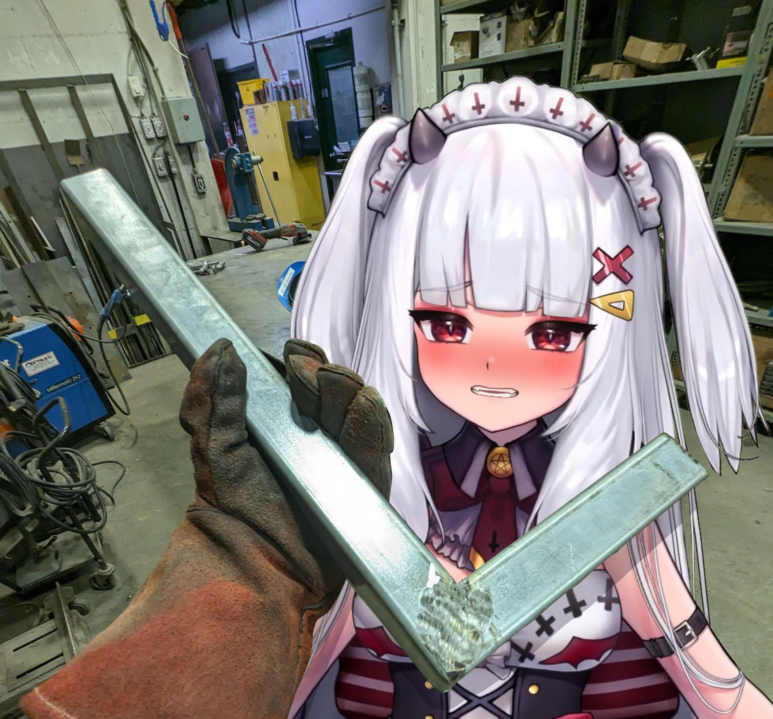 LUcy_L_Hold.png