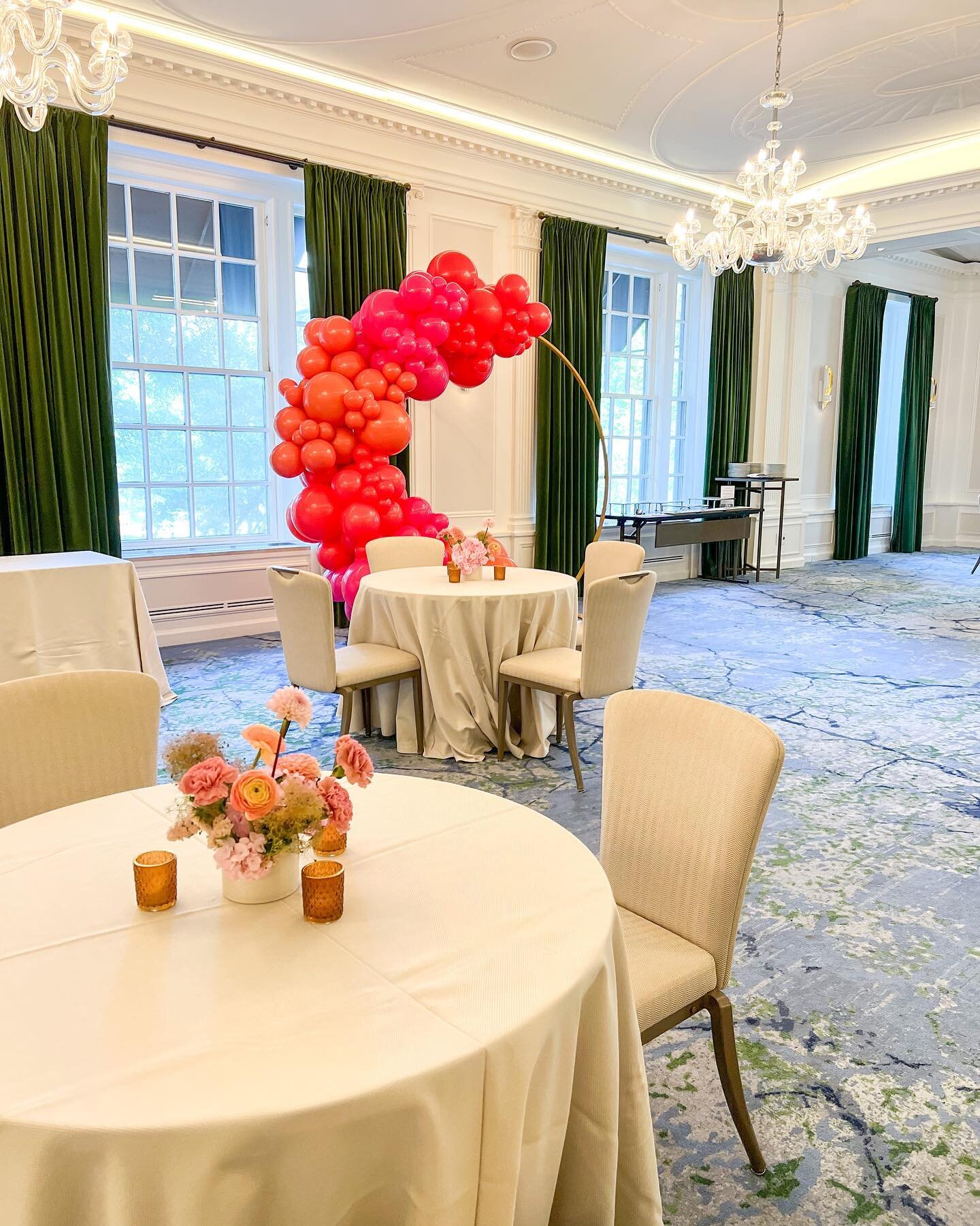 Neutrals are gorgeous, but COLOR is exciting! This installation is also proof that balloons can be polished and elevated. You can&rsquo;t get more elevated than an event at @thenewburyboston ✨💗