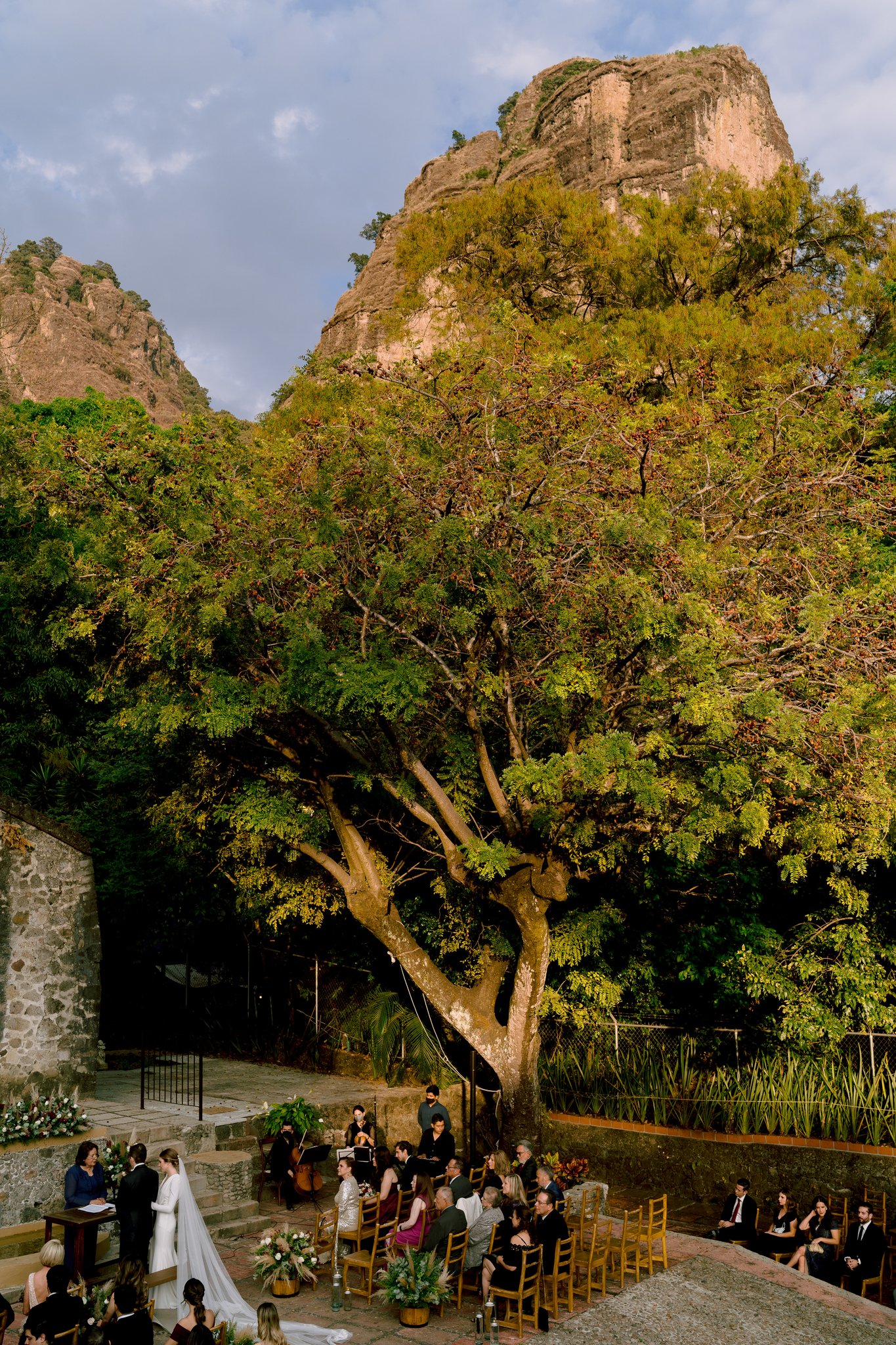 BODA-TORI-NETO-BAJO-LA-MONTANA-TEPOZTLAN-MORELOS-WEDDING-DAY98.jpg