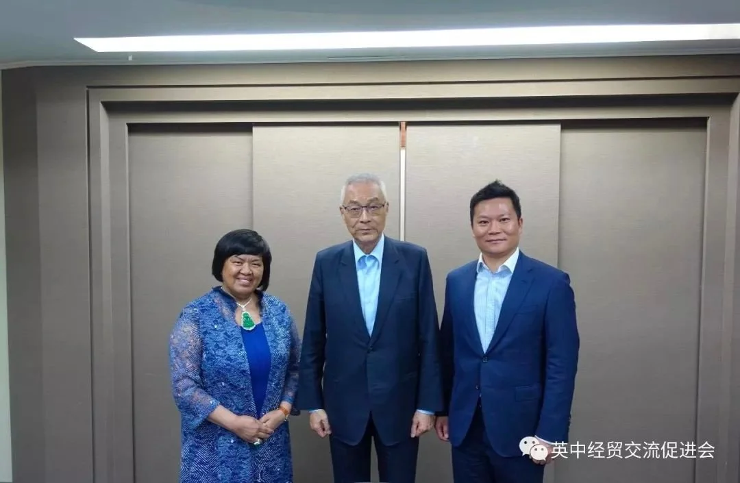 左许惠卿副会长，中吴敦义主席，右陈志明会长