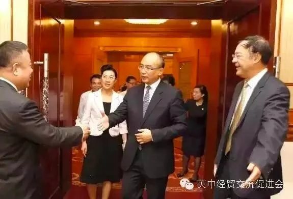  深圳市市委副书记，市长许勤（右二）会见来深参加“侨交会”的海外侨领 