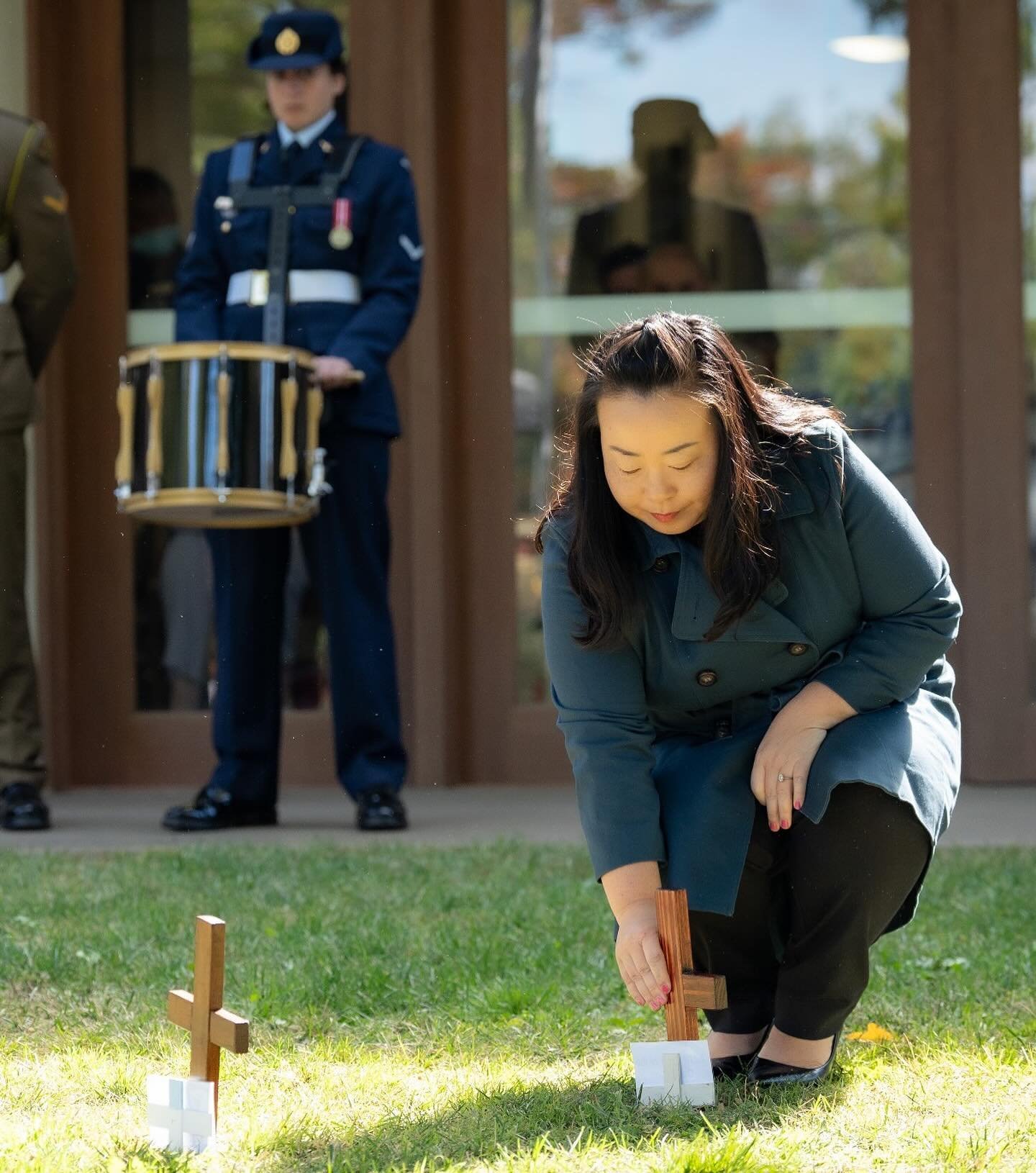 The 29th Field of Remembrance Dedication and ANZAC Service was a poignant reminder of the sacrifices of the widows of our fallen soldiers. I was privileged to be invited by the Australian War Widows (ACT) to attend and place crosses on behalf of the 