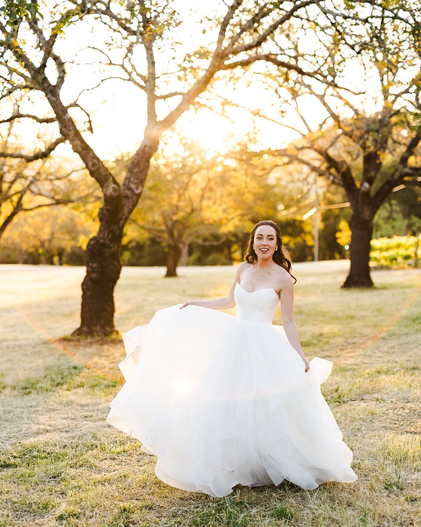 For every engaged couple embarking on the wedding-planning journey, we believe that planning your dream wedding should feel as joyful as the day itself. Here are three tips to help you plan with confidence and ease:
	1.	Envision your day: Take time t