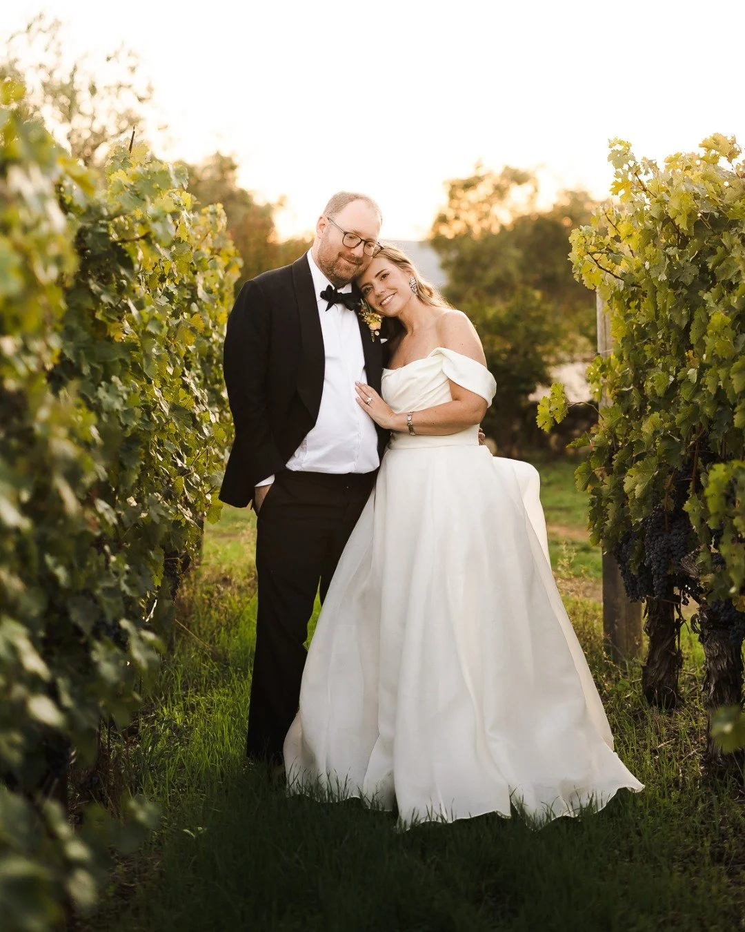 A wedding is not just a collection of moments.

It is a rhythm.

The quiet anticipation in the morning
The movement of the ceremony
The energy that builds into the evening

What we focus on is how all of it connects.

So when you look back, you are n