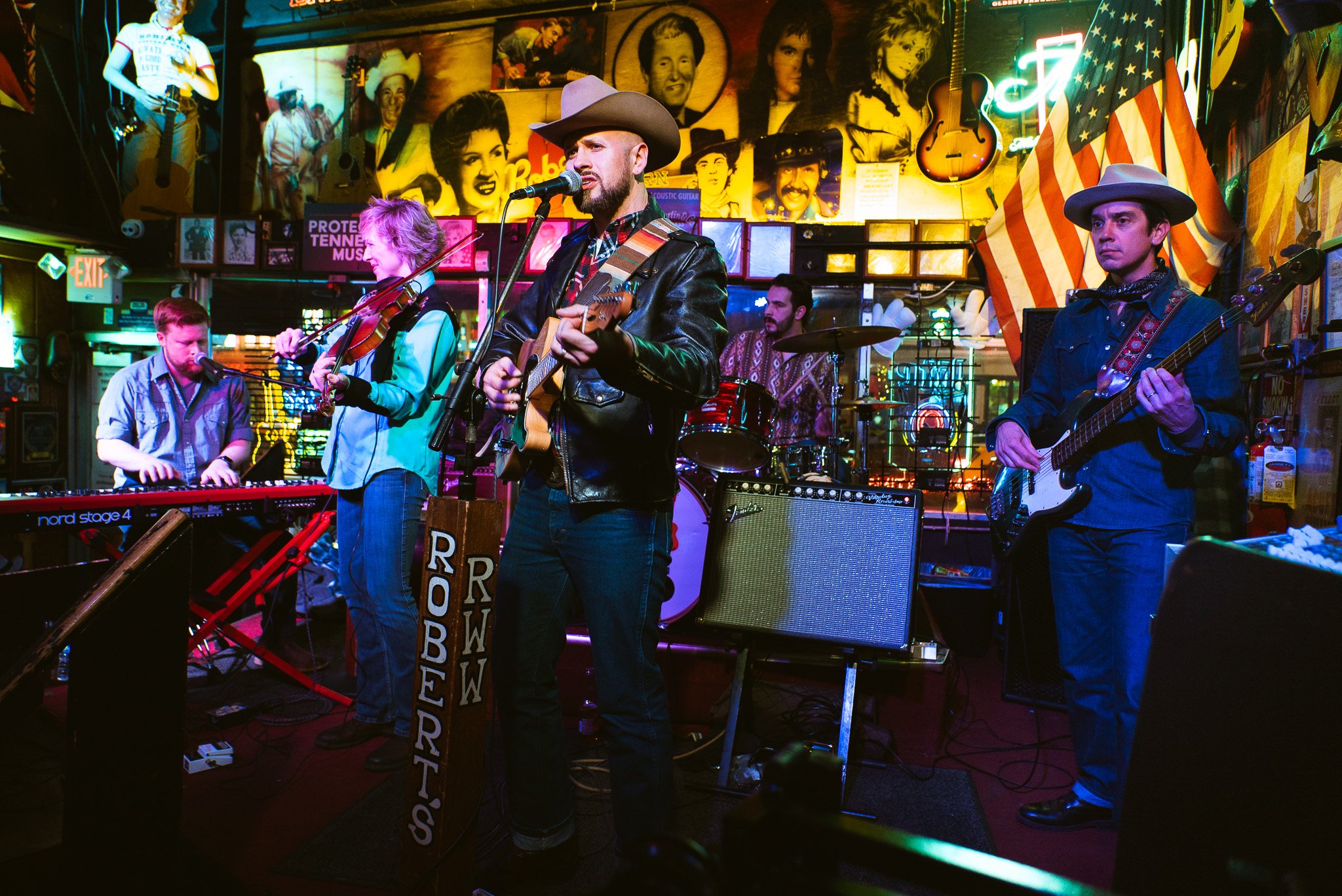 Robert’s Western World!