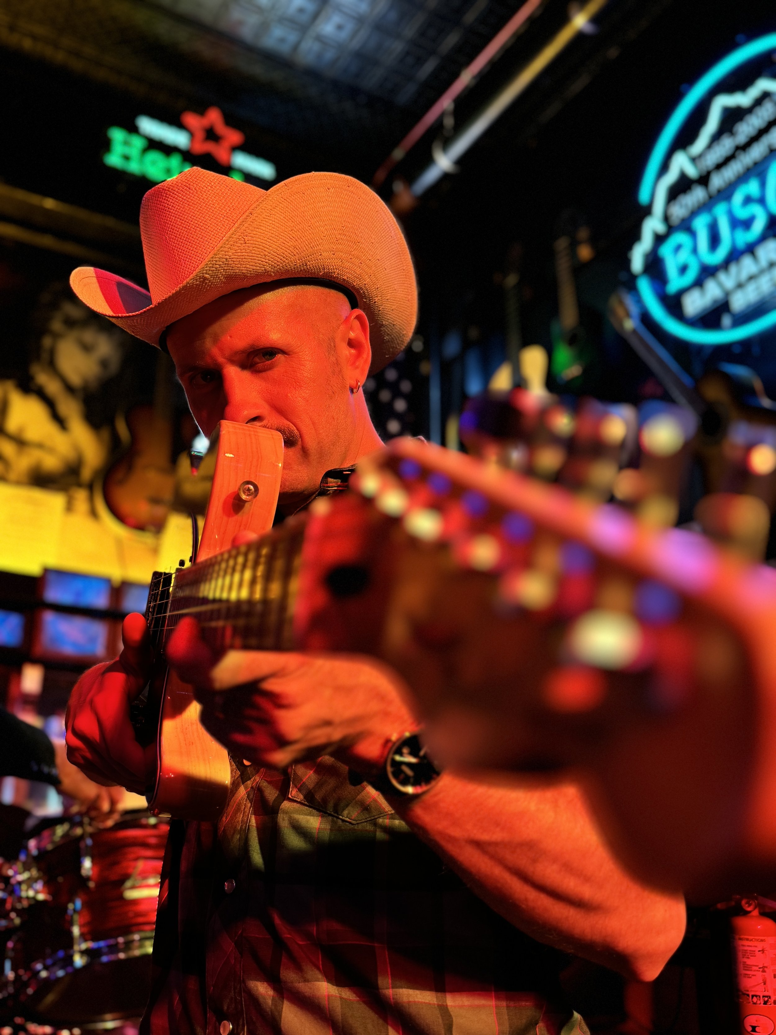 Robert’s Western World