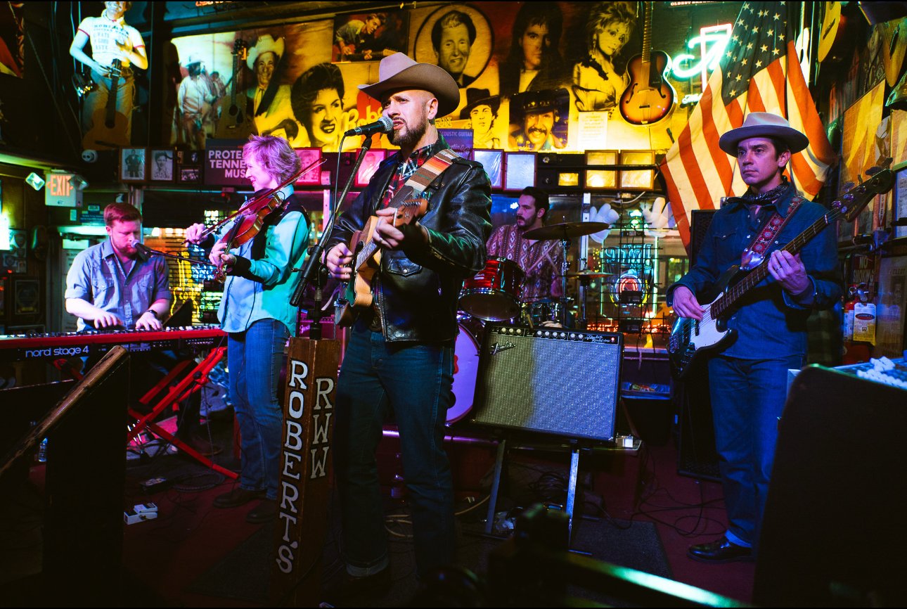 Robert’s Western World