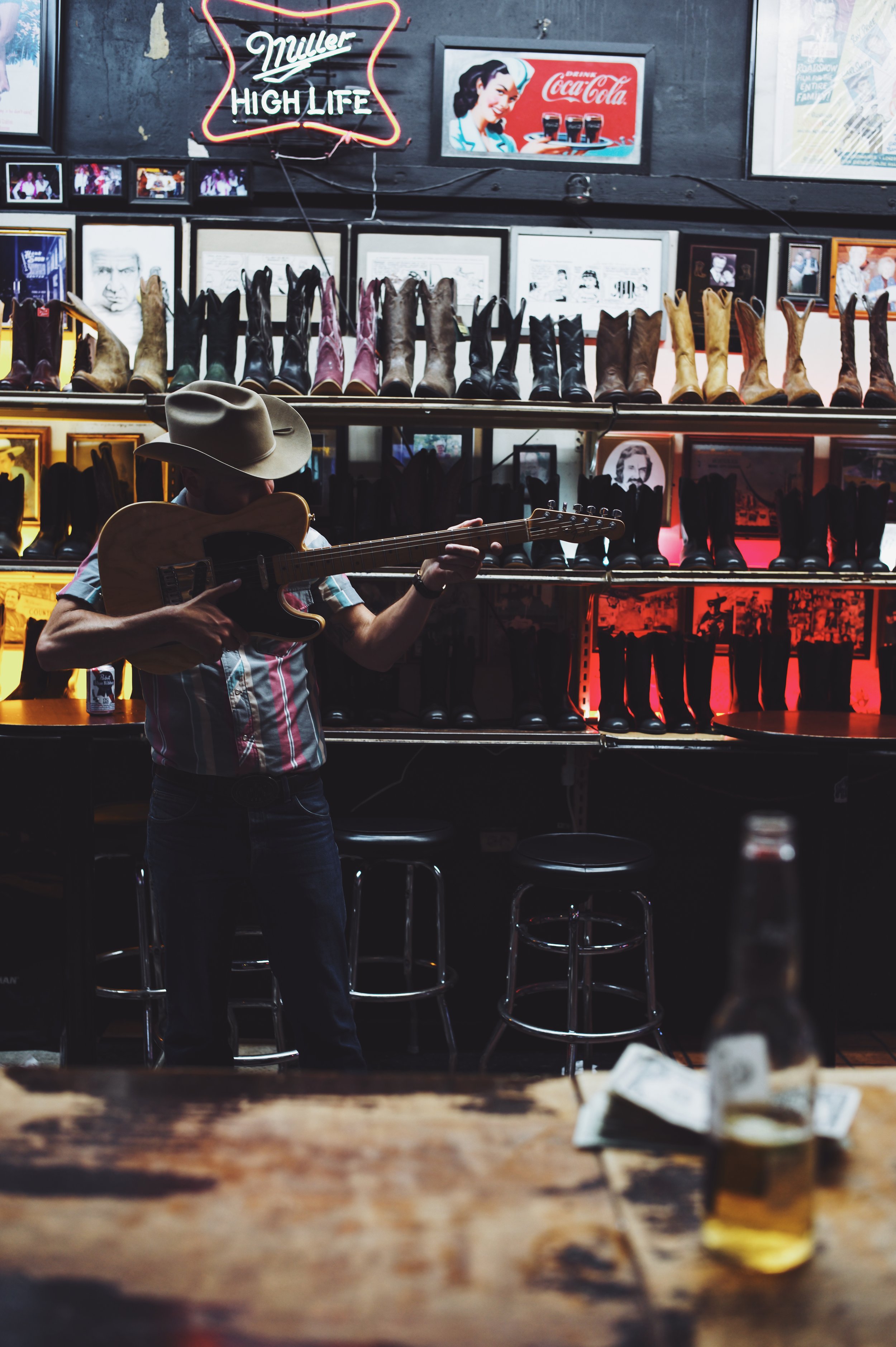 Robert’s Western World