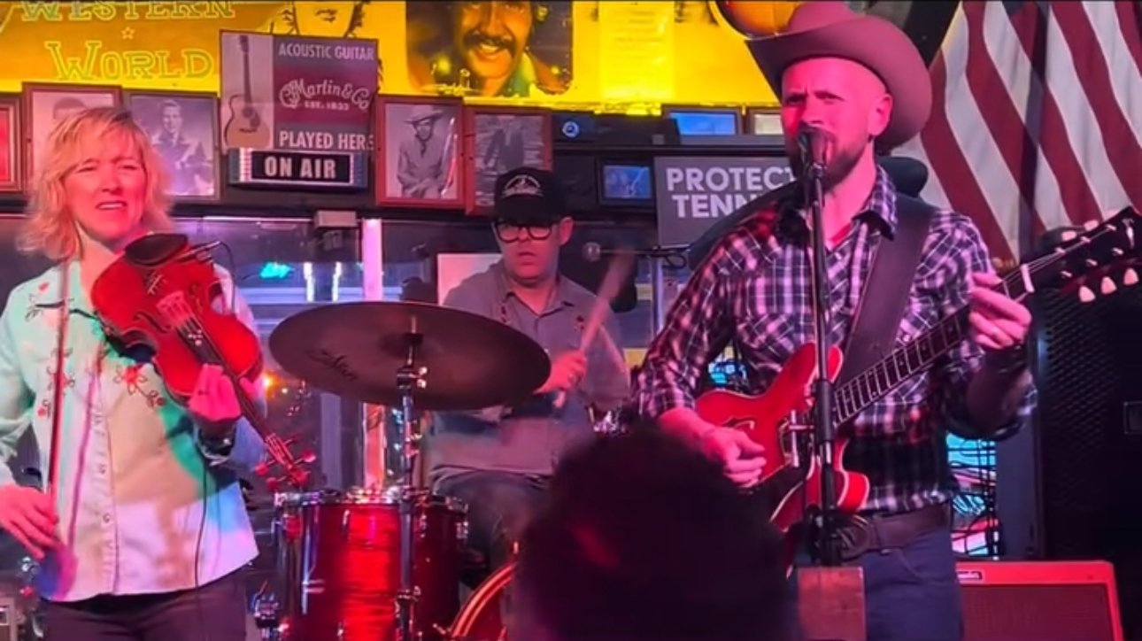Robert’s Western World