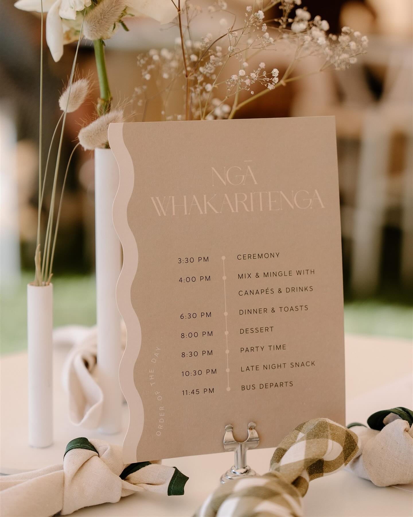 let&rsquo;s talk about walk and fork receptions 💭

@alexandrakatecreative brought this concept to life and we LOVE the idea of linen napkins as part of your walk and fork dining. For Sharna and Nick, they were simply placed on the bar and dotted aro