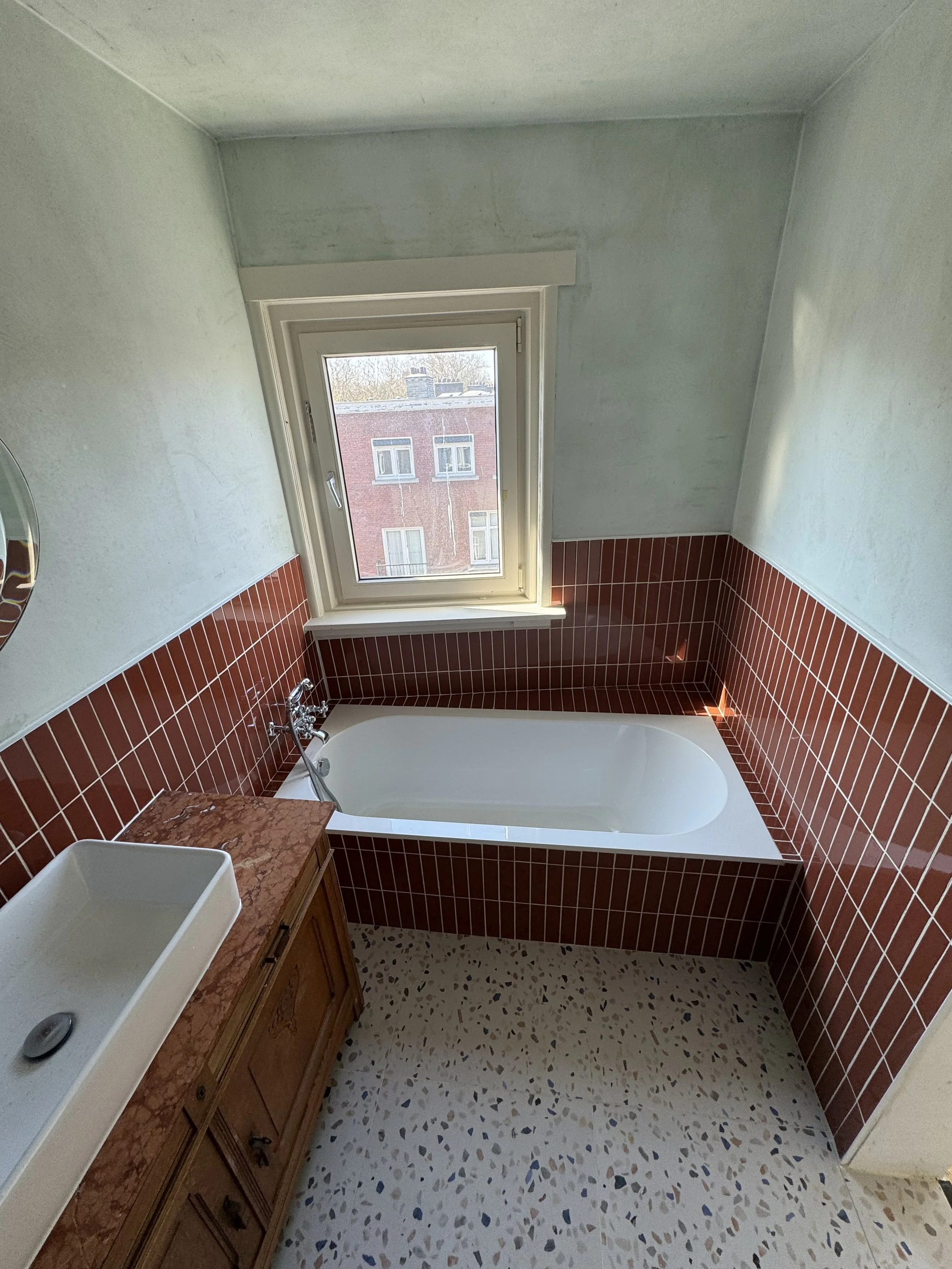 Tegelzetter, tegelwerk, tegelen, sanitair installatie, afwerking.