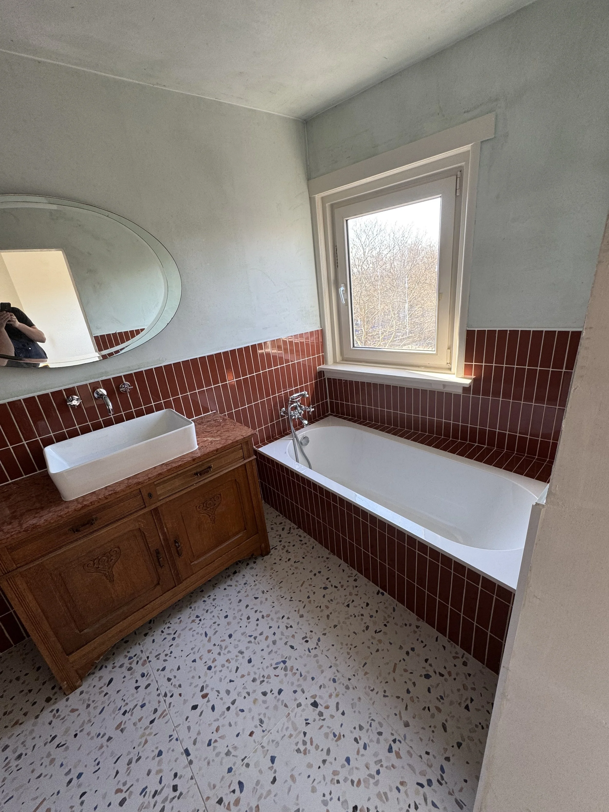 Verbouwing renovatie badkamer tegelwerk tegelen