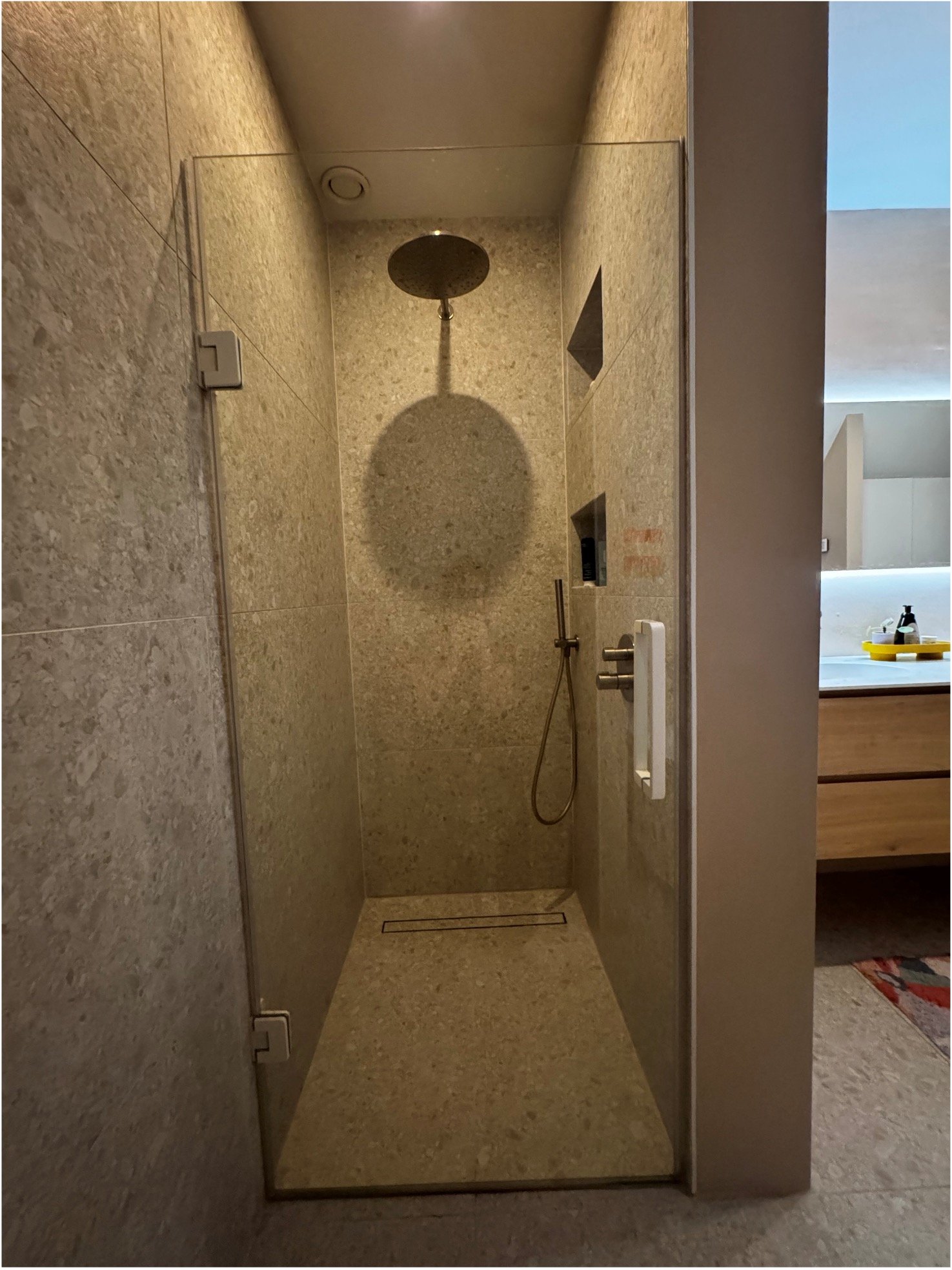 Verbouwing nieuwbouw badkamer tegelen