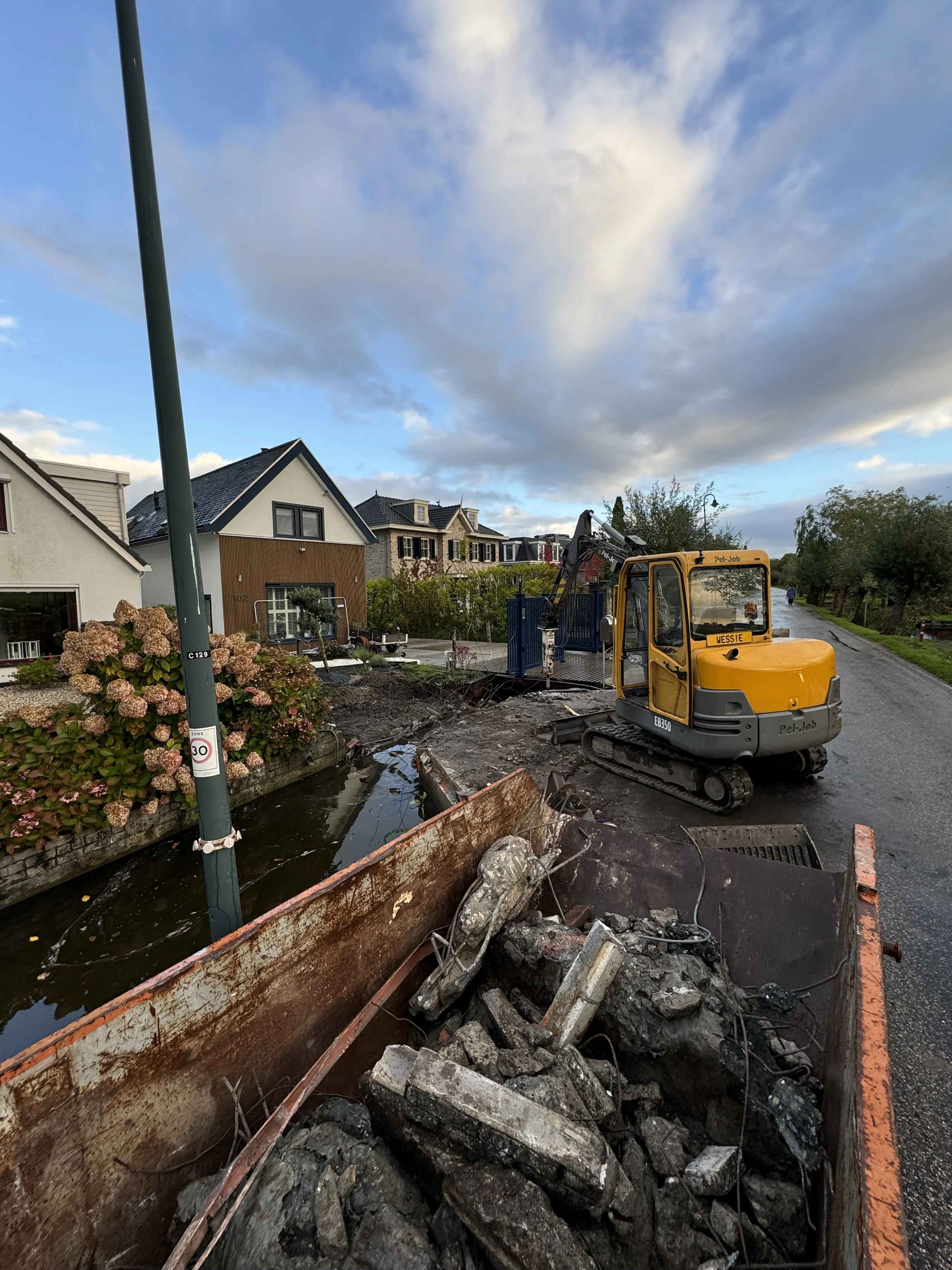Graafwerkzaamheden graafmachine regio Rotterdam, Zuid-Holland, graven