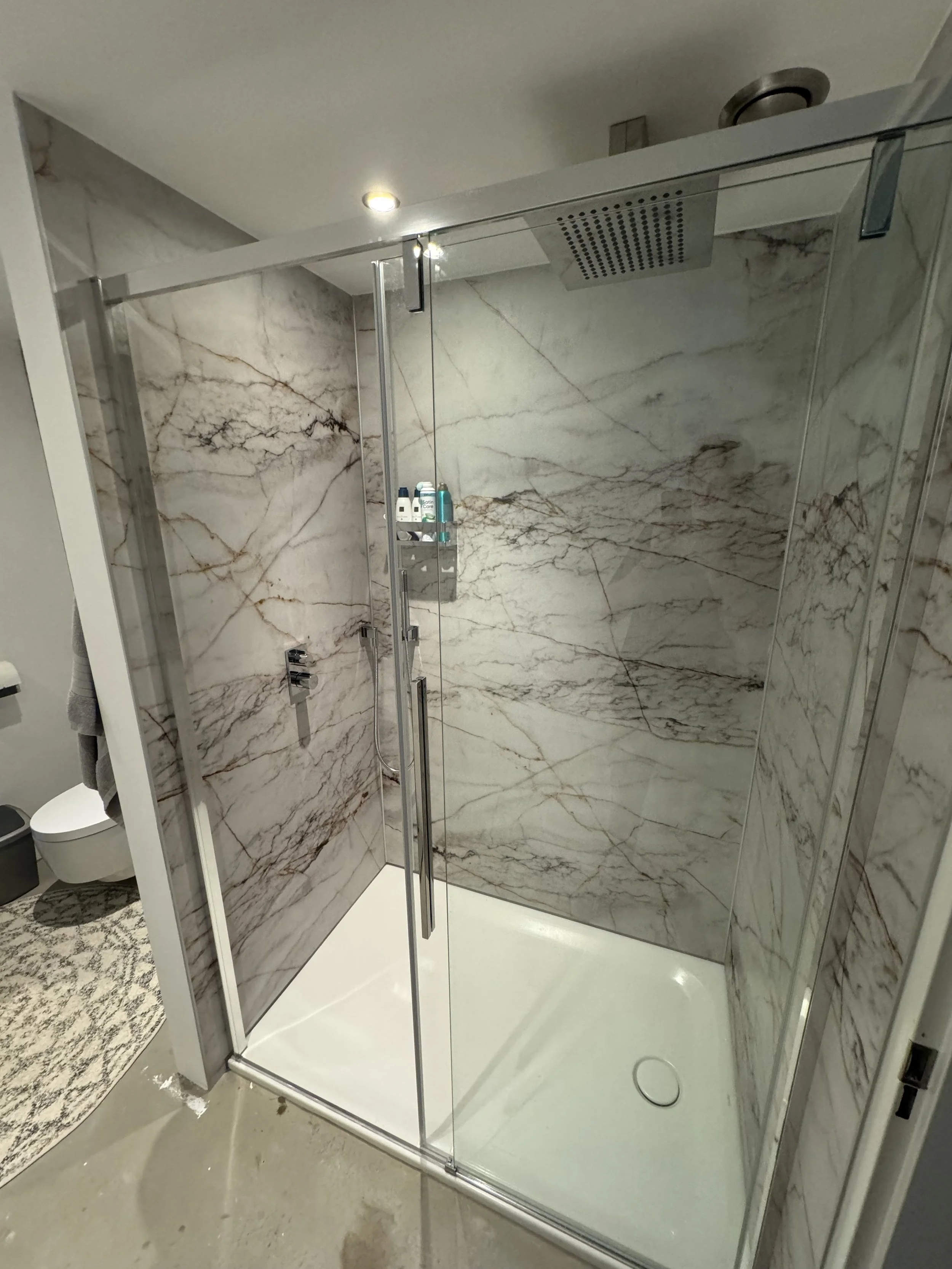 Verbouwing renovatie badkamer marmer