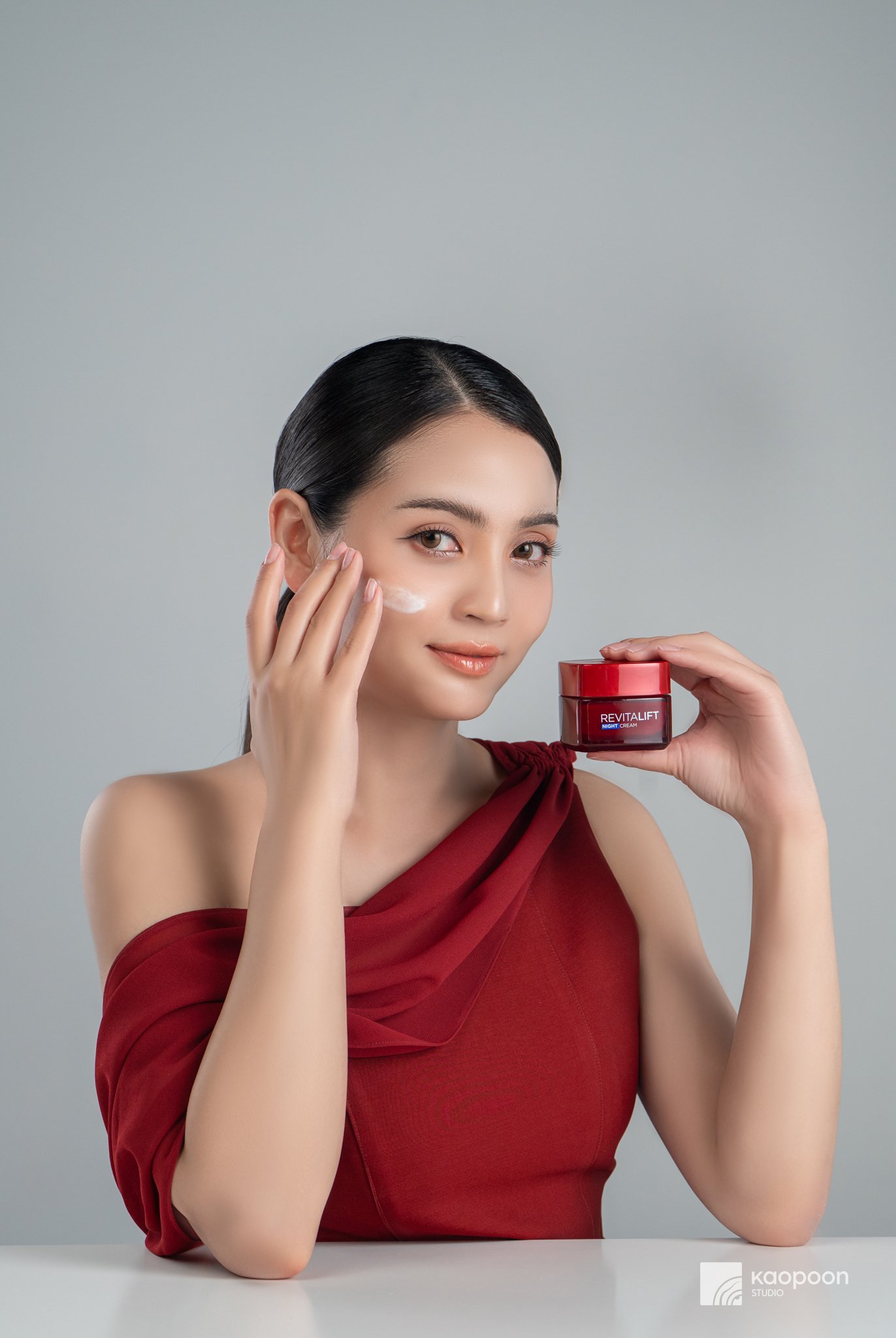 Night Cream_Model Holding Product_(DSC07686).jpg