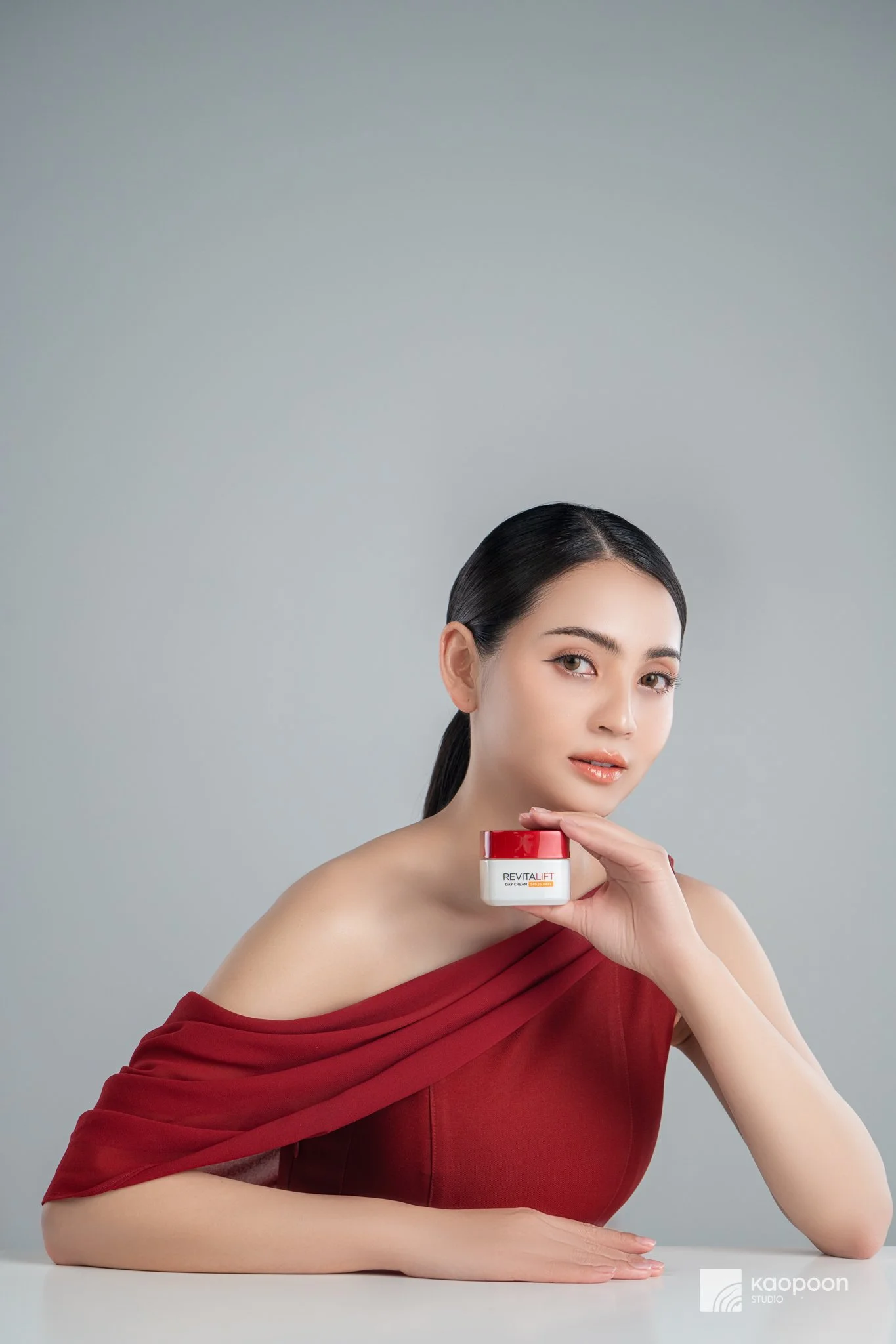 Day Cream_Face with Product_(DSC07563).jpg