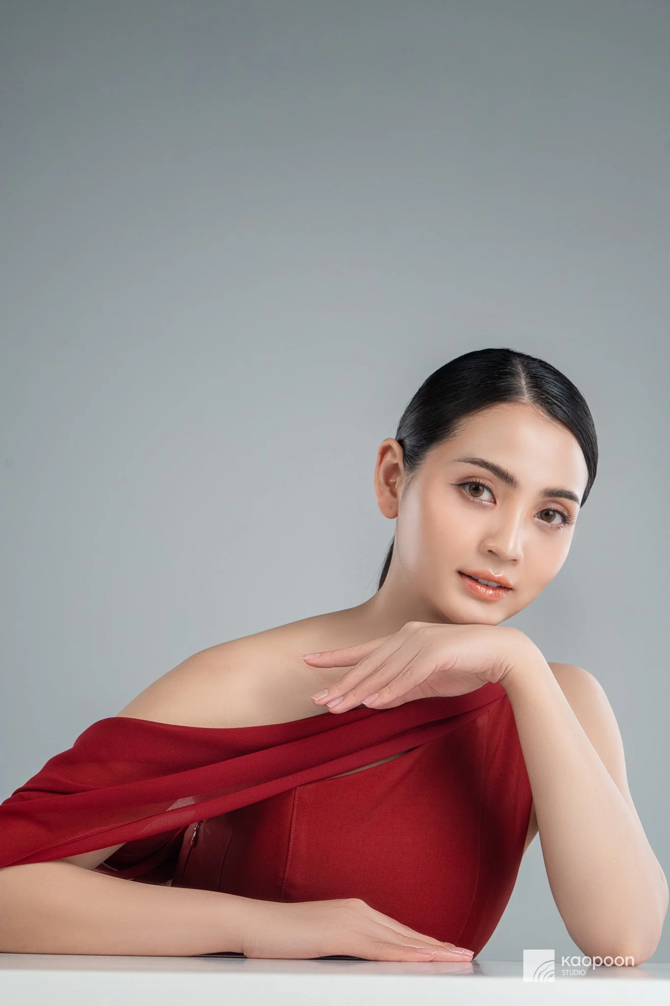 Day Cream_Model 01_(DSC07465)-2.jpg