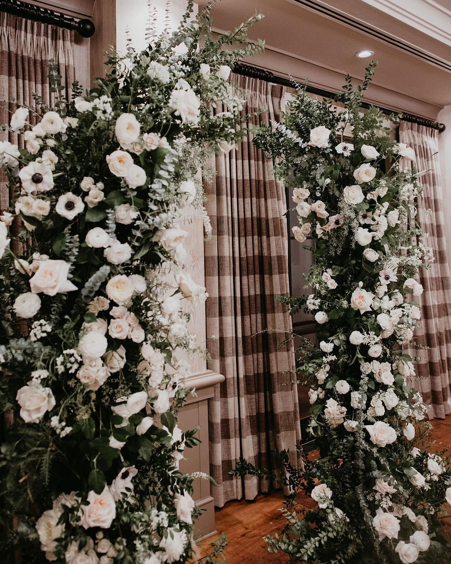 We can&rsquo;t get enough of these florals from a chilly winter, new years wedding. 🩷

YOU are the center of everything we do!

Venue:  @taconichotel 
Wedding Planning: @candicegrace_events 
Photography:  @joevogelphoto 
Entertainment: @802events 
F