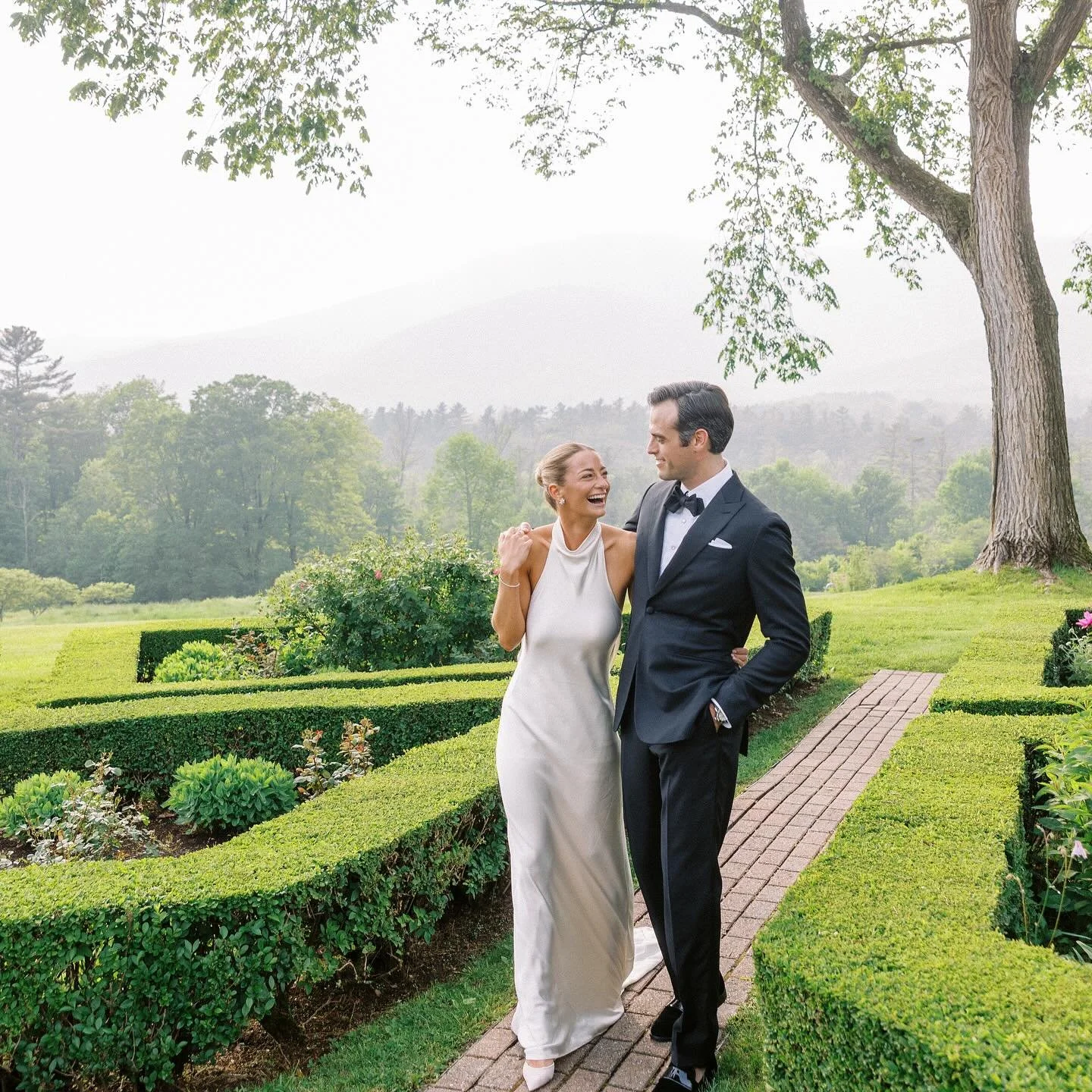 This is what summer garden, wedding dreams are made of.  @hildenethelincolnfamilyhome always brings the most stunning backdrops for our most stunning couples

Venue:  @hildeneweddings @hildenethelincolnfamilyhome 
Planning:  @candicegrace_events 
Pho