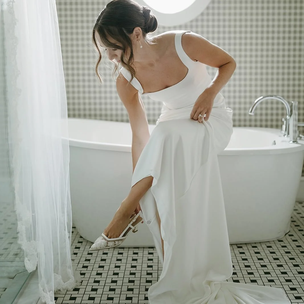 Get&rsquo;em Girl!

Venue: @hildeneweddings @hildenethelincolnfamilyhome 
Planning:  @candicegrace_events 
Photography:  @carolinemoretz_photo 
Florals: @lilyofthevalleyfloristevents 
Catering: @pangaeavt 
Entertainment: @vt_symphony 
Entertainment: 