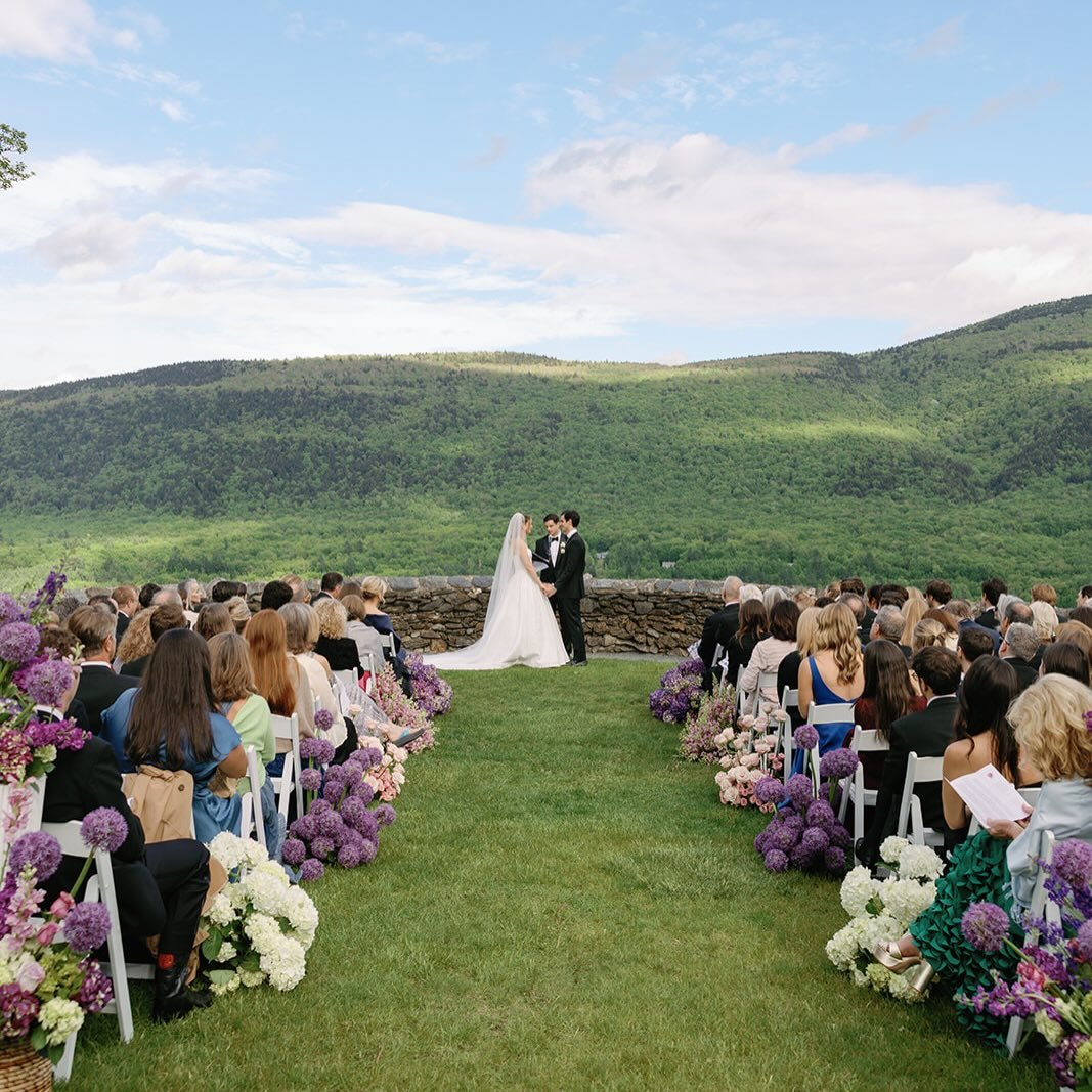 Quiet moments, expansive views, and design that allows the couple to take center stage.
This is our definition of refined celebration.

#quietluxurywedding #weddingplanner #manchestervermont #vermontwedding #vermontweddingplanner @vermontweddings