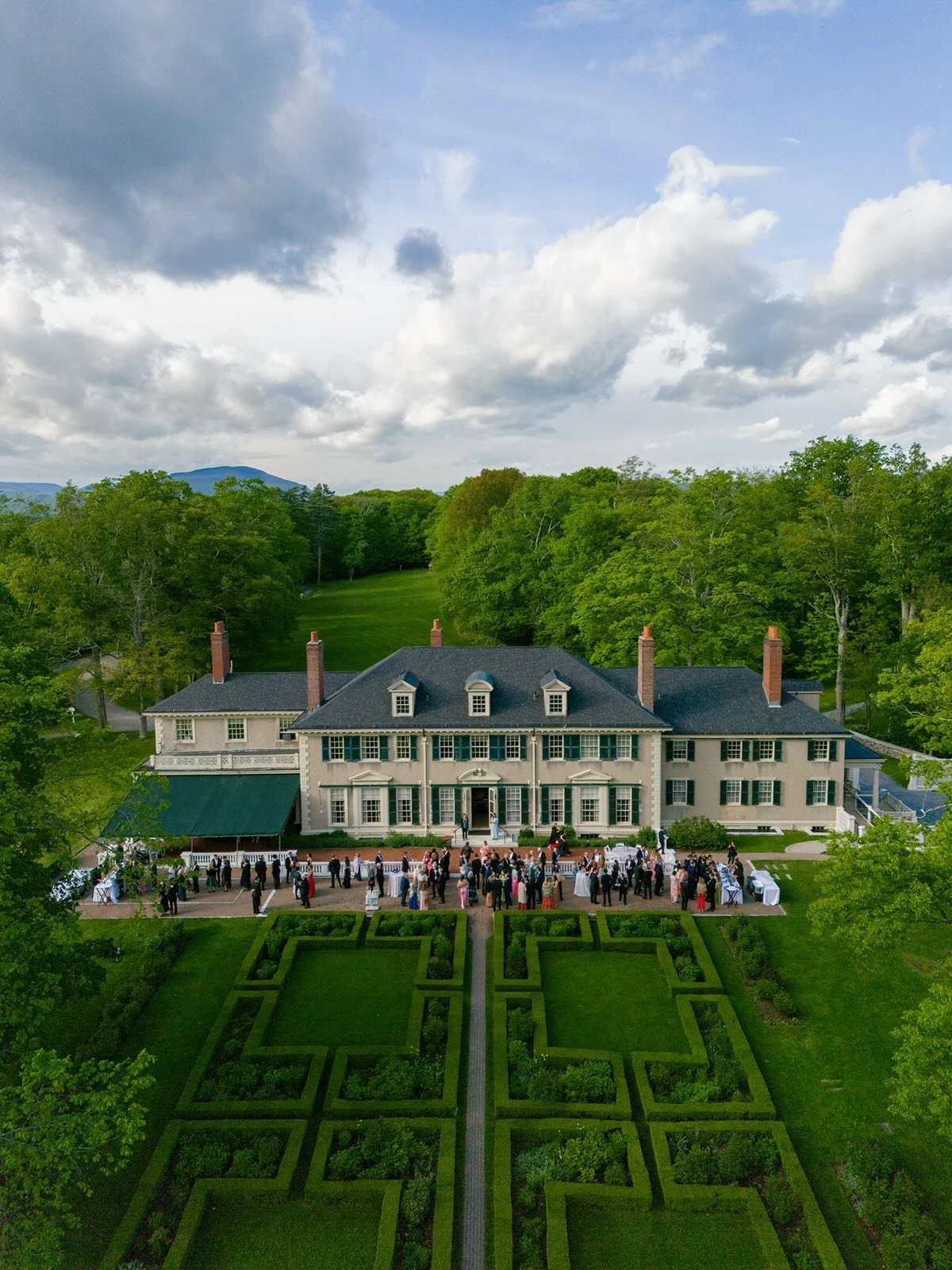 One of our most truly treasured locations. 

How lucky and honored we are to be able to plan events with @hildeneweddings @pangaeavt and @lilyofthevalleyfloristevents

Venue: @hildenethelincolnfamilyhome @hildeneweddings 
Wedding Planner: @candicegra