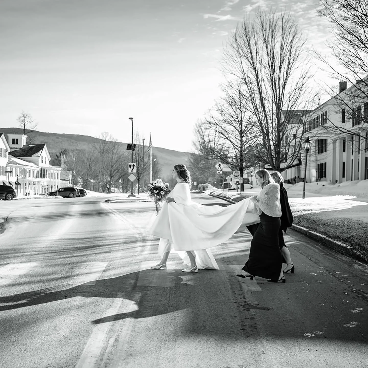 We LOVE a good Black and White moment 🤍🖤

Venue: @equinoxresort 
Ski Resort: @strattonresort 
Planning: @candicegrace_events 
Photography: @eatonphotoportrait 
Videography: @poulin_productions 
Florals: @flowersbycara 
Hair &amp; Makeup: @lipstickn