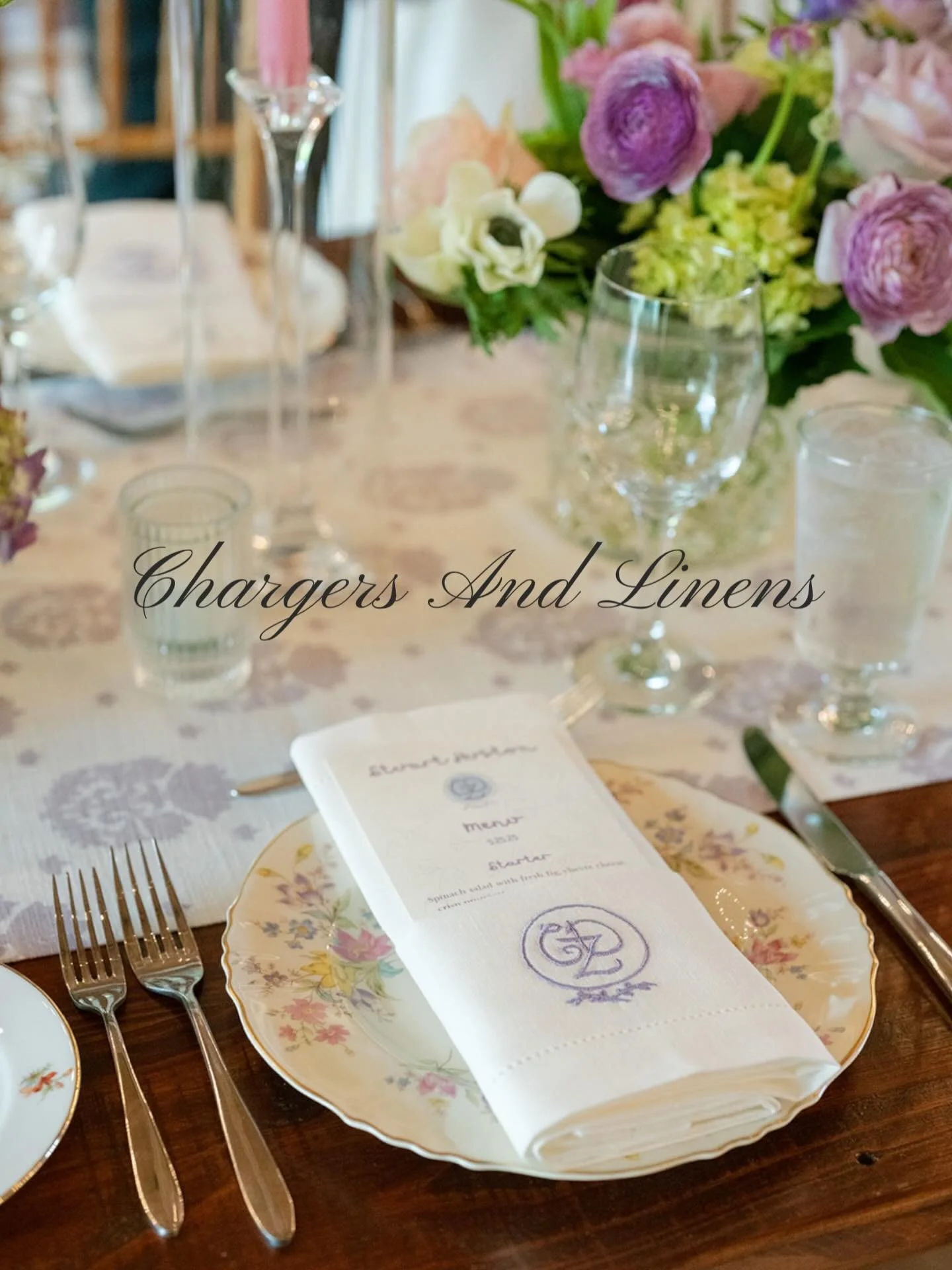Let&rsquo;s talk Dinner Chargers &amp; Linens for a moment.  We often get asked if dinner chargers and a specialty linen are needed at the wedding.  Our short answer will always be YES&hellip;and here&rsquo;s why:

Linens and chargers do more than dr