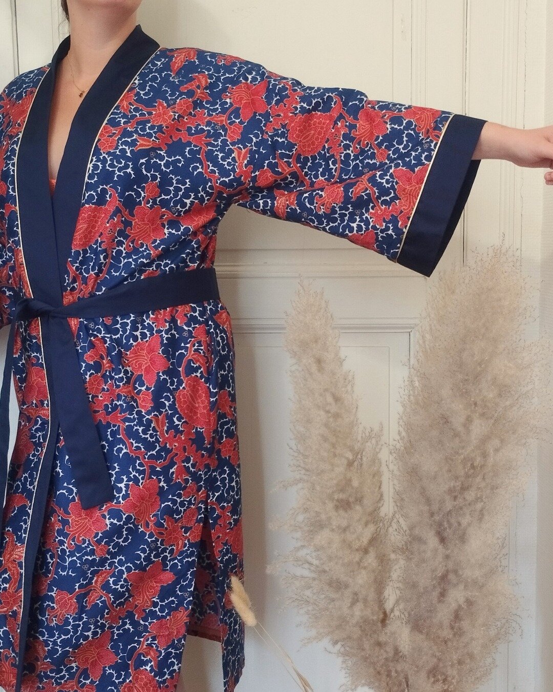 Plongez dans l'univers myst&eacute;rieux et captivant du kimono. Chaque d&eacute;tail de sa mani&egrave;re d'&ecirc;tre port&eacute; cache des significations particuli&egrave;res qui nous &eacute;clairent sur le statut social des femmes qui le rev&ec